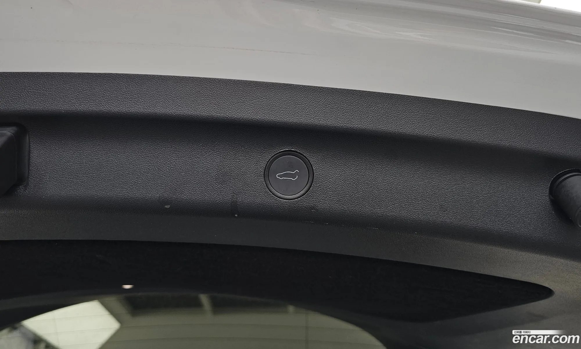 Tesla Model Y 2023 — 18