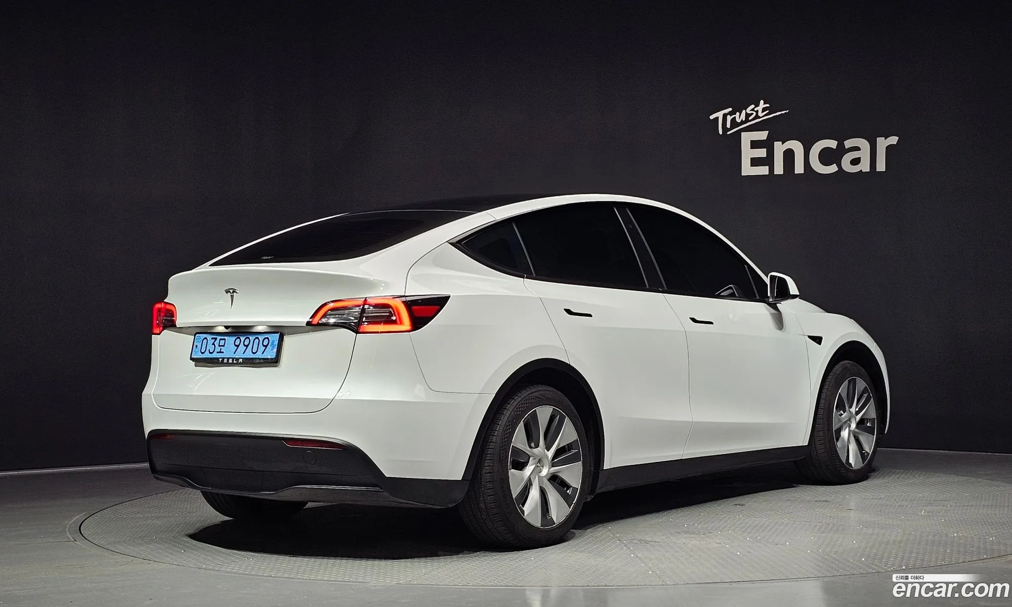 Tesla Model Y 2023 — 26