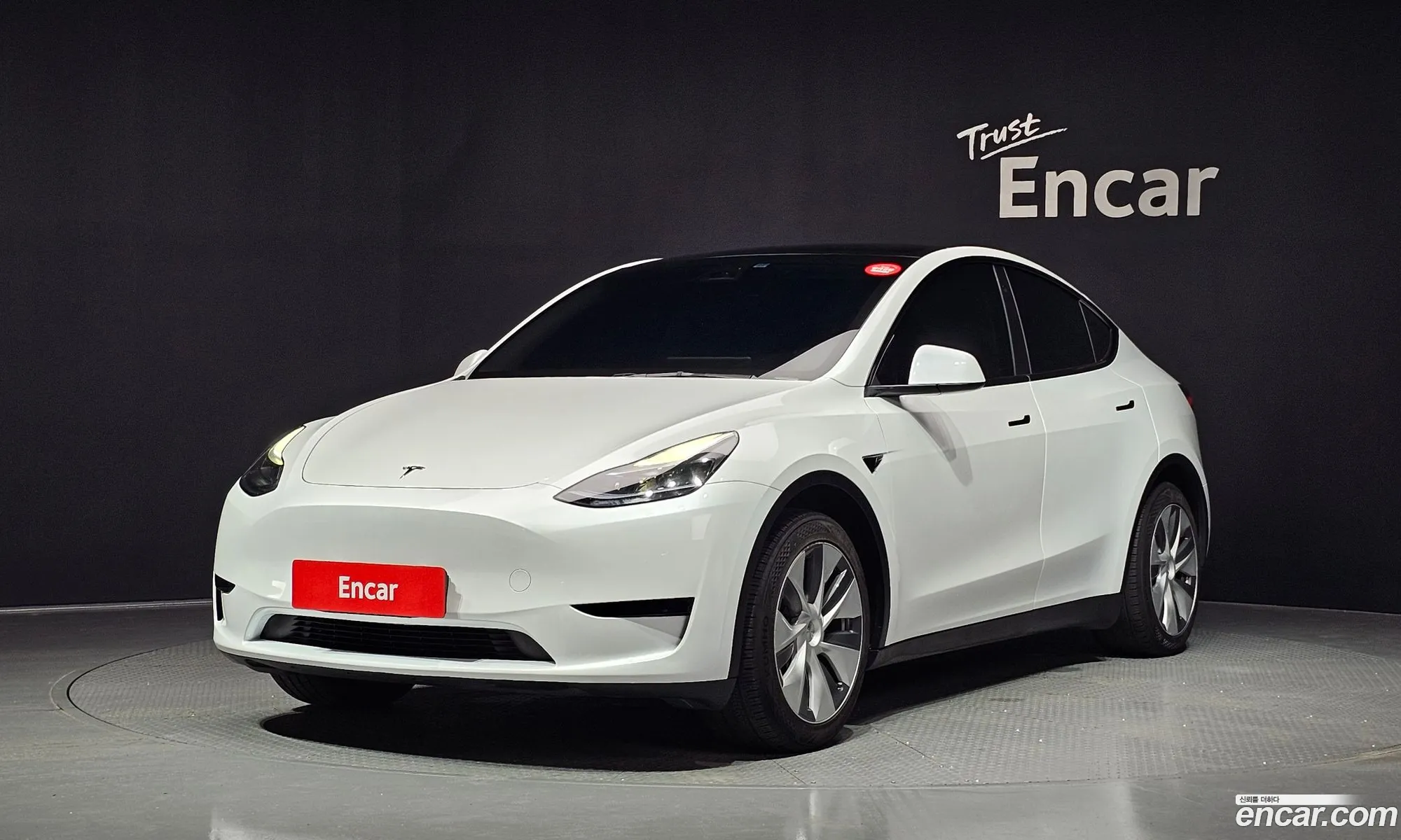 Tesla Model Y 2023 — 33