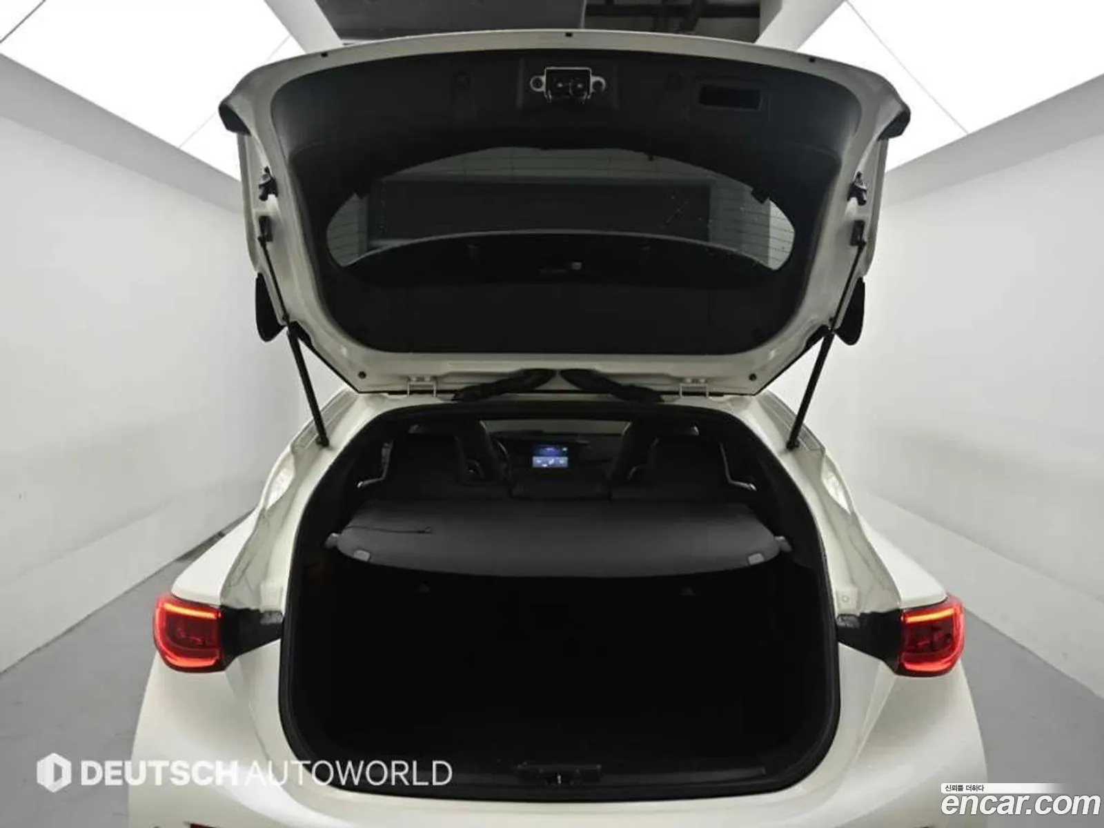 Infiniti Q30 2017 — 12