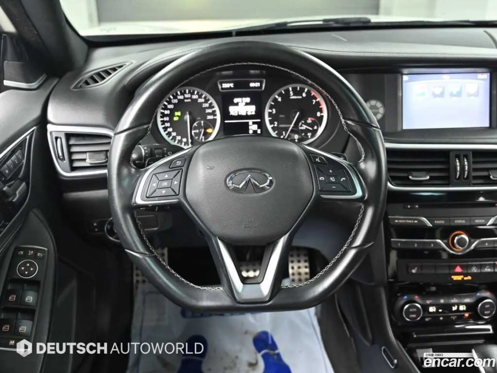 Infiniti Q30 2017 — 10
