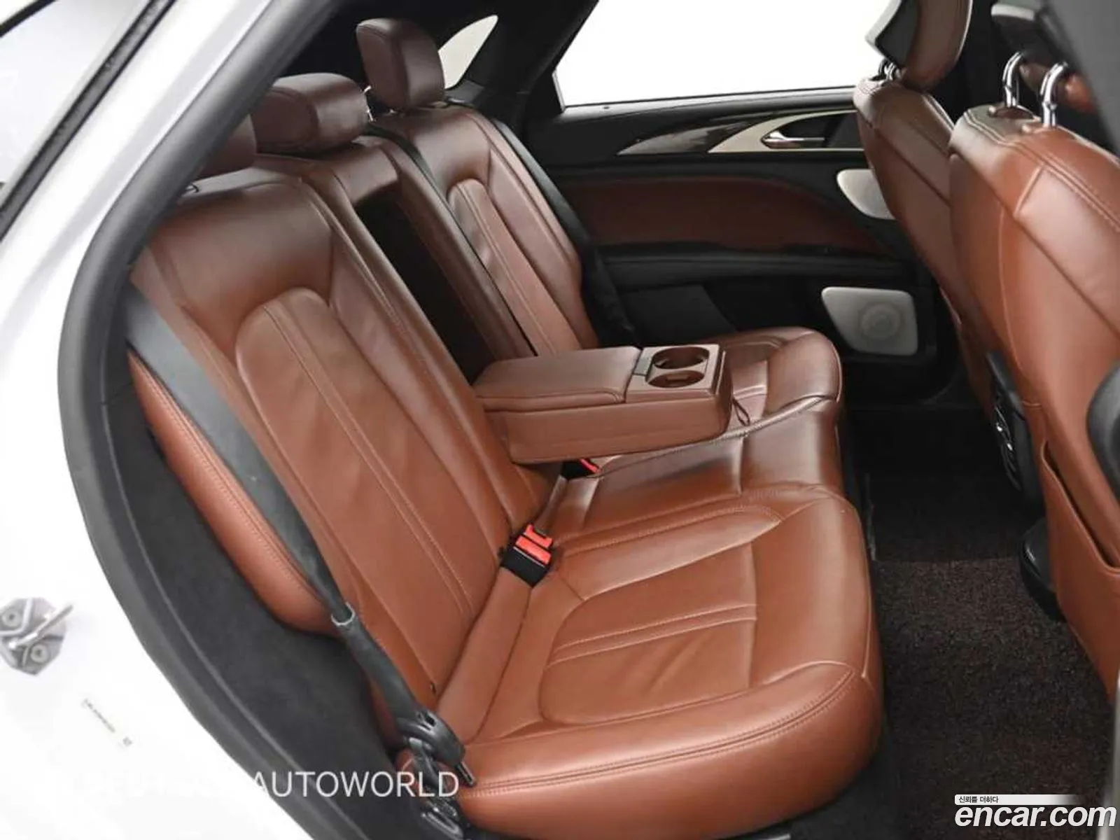 Lincoln MKZ 2019 — 16
