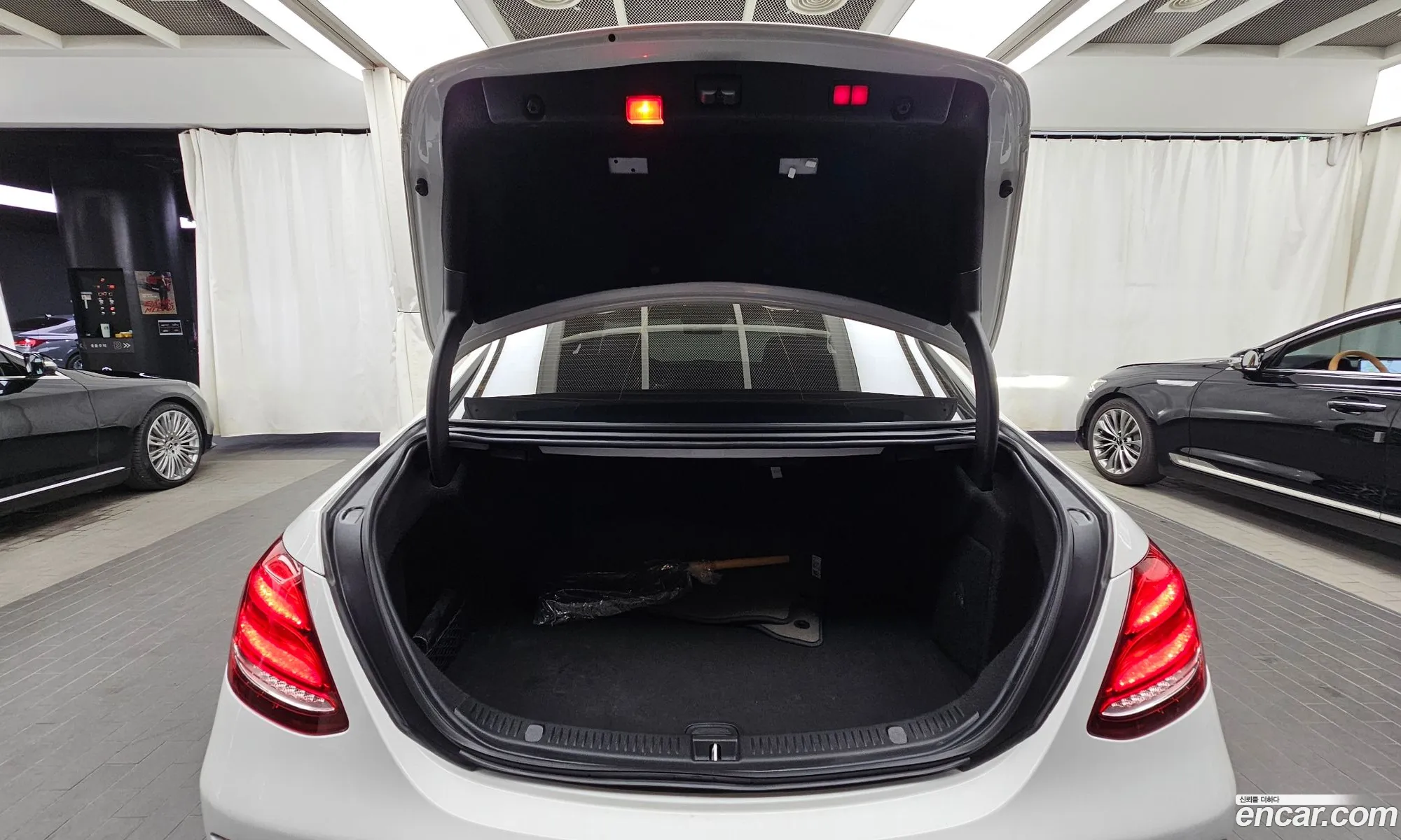 Mercedes-Benz E-Class W213 2019 WDDZF4KB5KA627291 — 28
