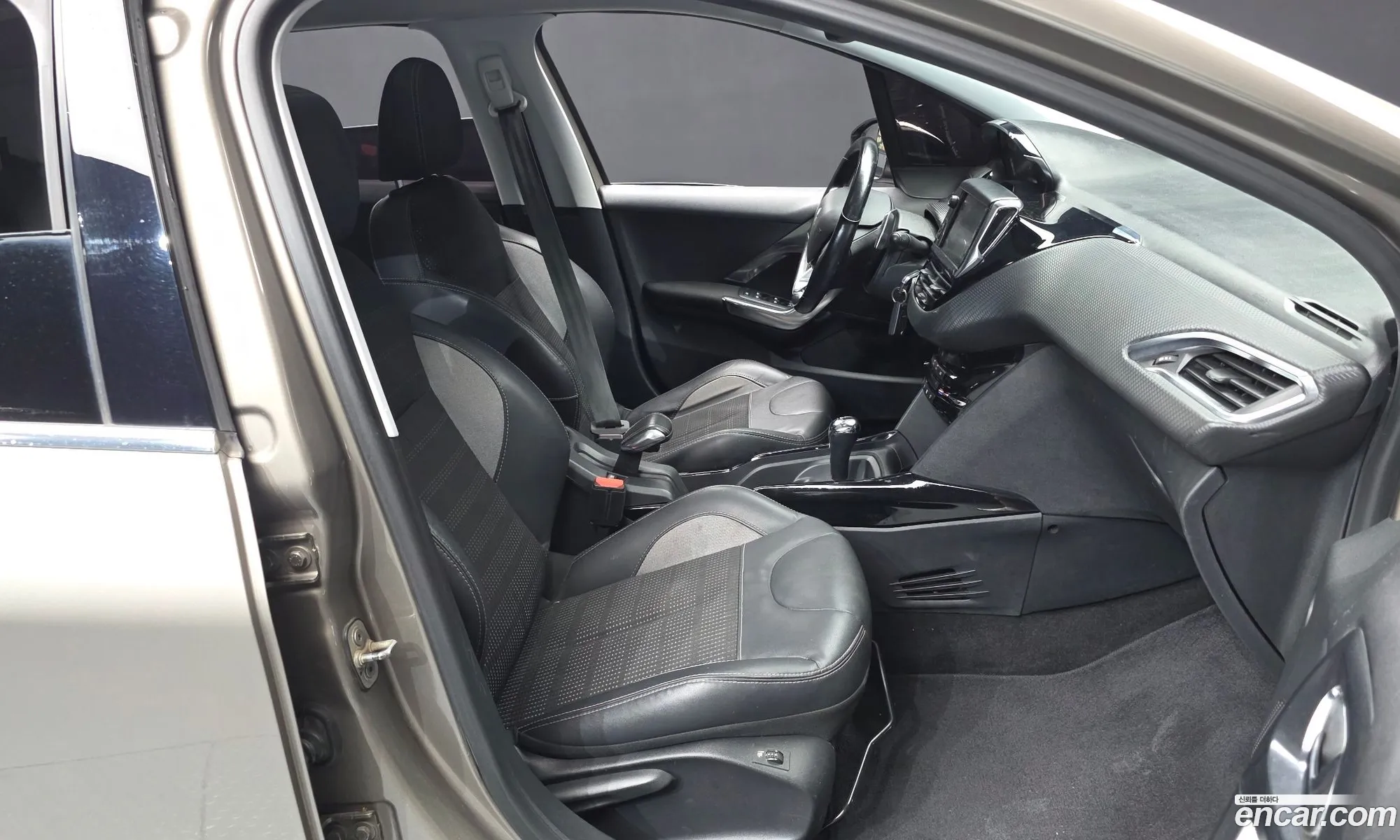Peugeot 2008 2017 VF3CUBHYMHY000970 — 4