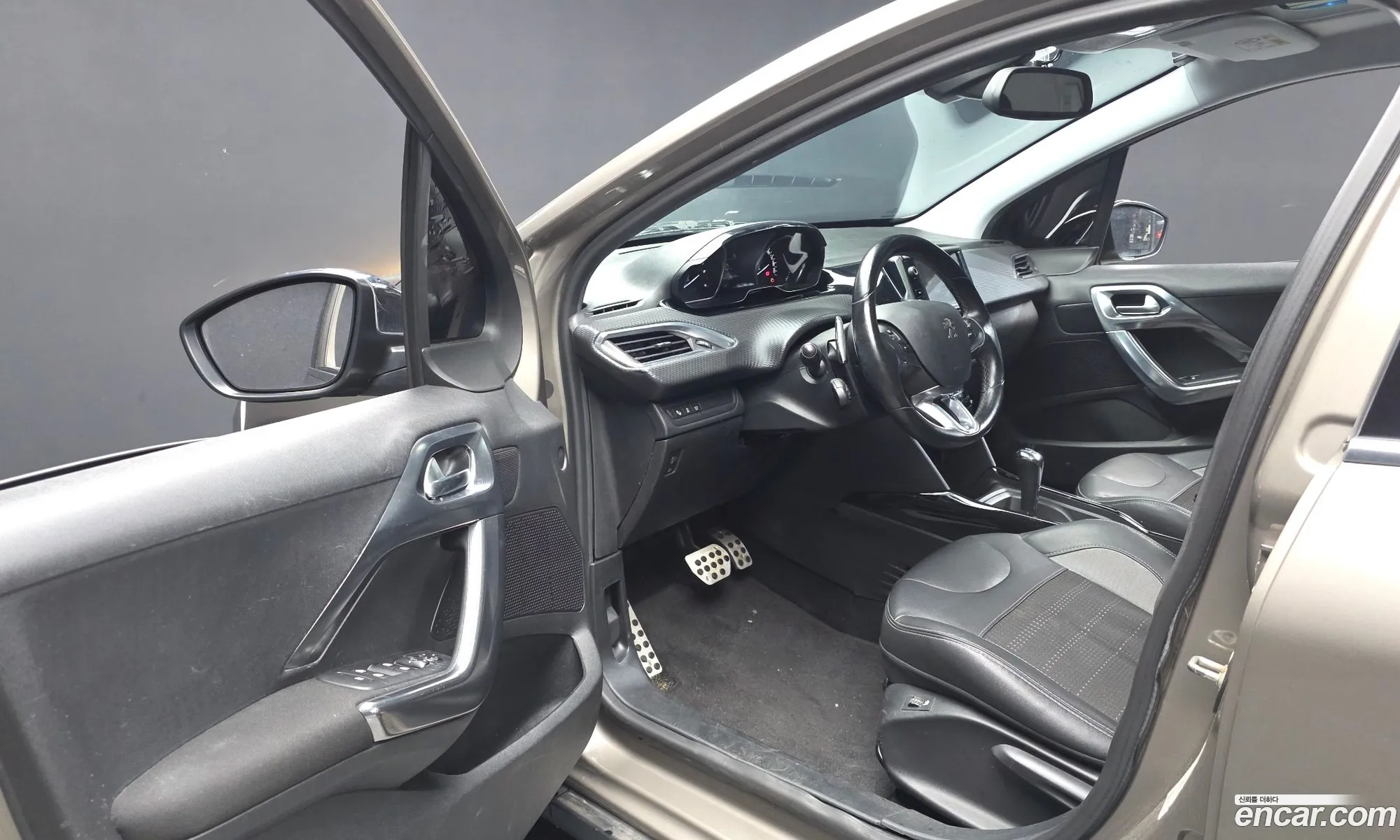Peugeot 2008 2017 VF3CUBHYMHY000970 — 2