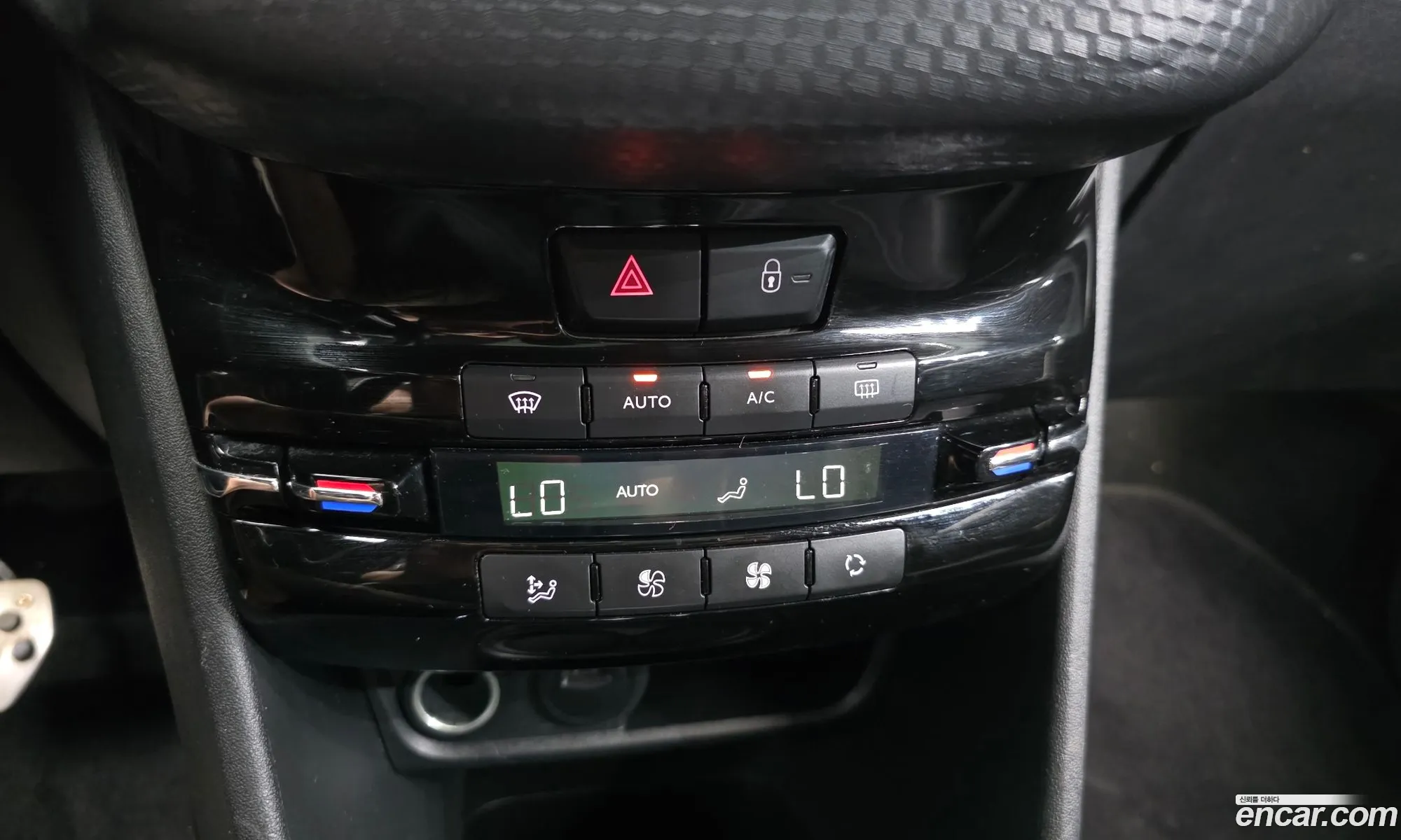 Peugeot 2008 2017 VF3CUBHYMHY000970 — 17