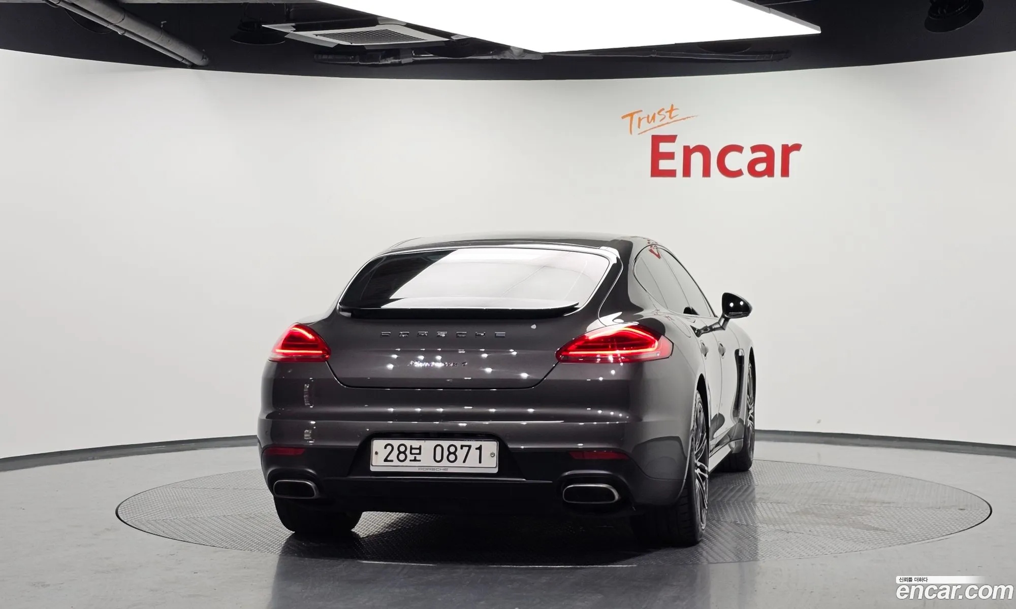 Porsche Panamera 2016 WP0AA297XGL000755 — 3