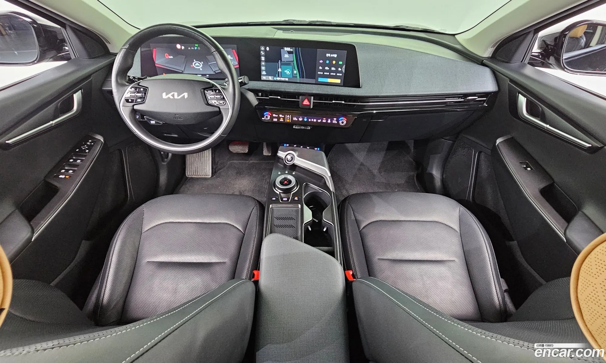 Kia EV6 2023 KNAC281AFPA174758 — 3