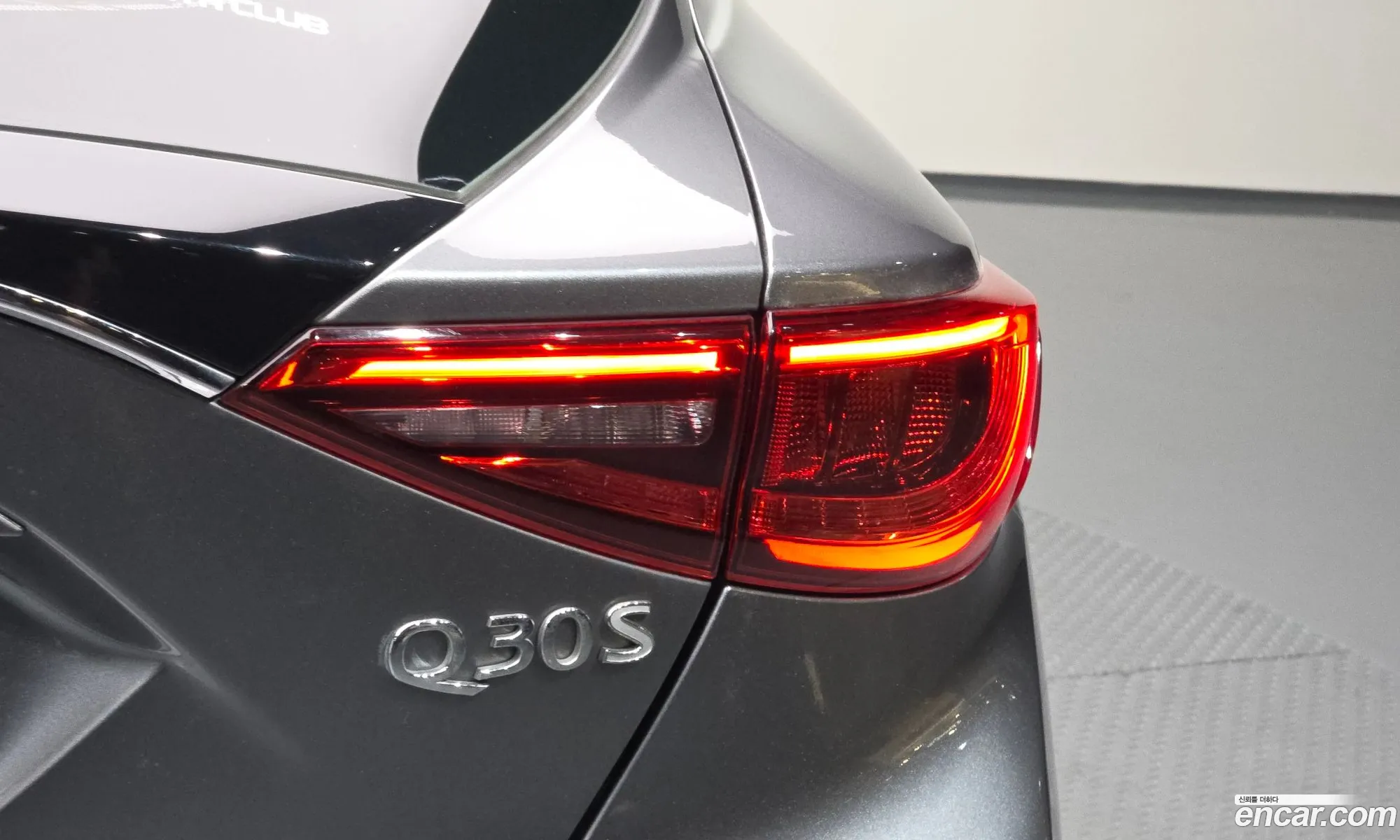 Infiniti Q30 2017 SJKCH53E7HA051637 — 22