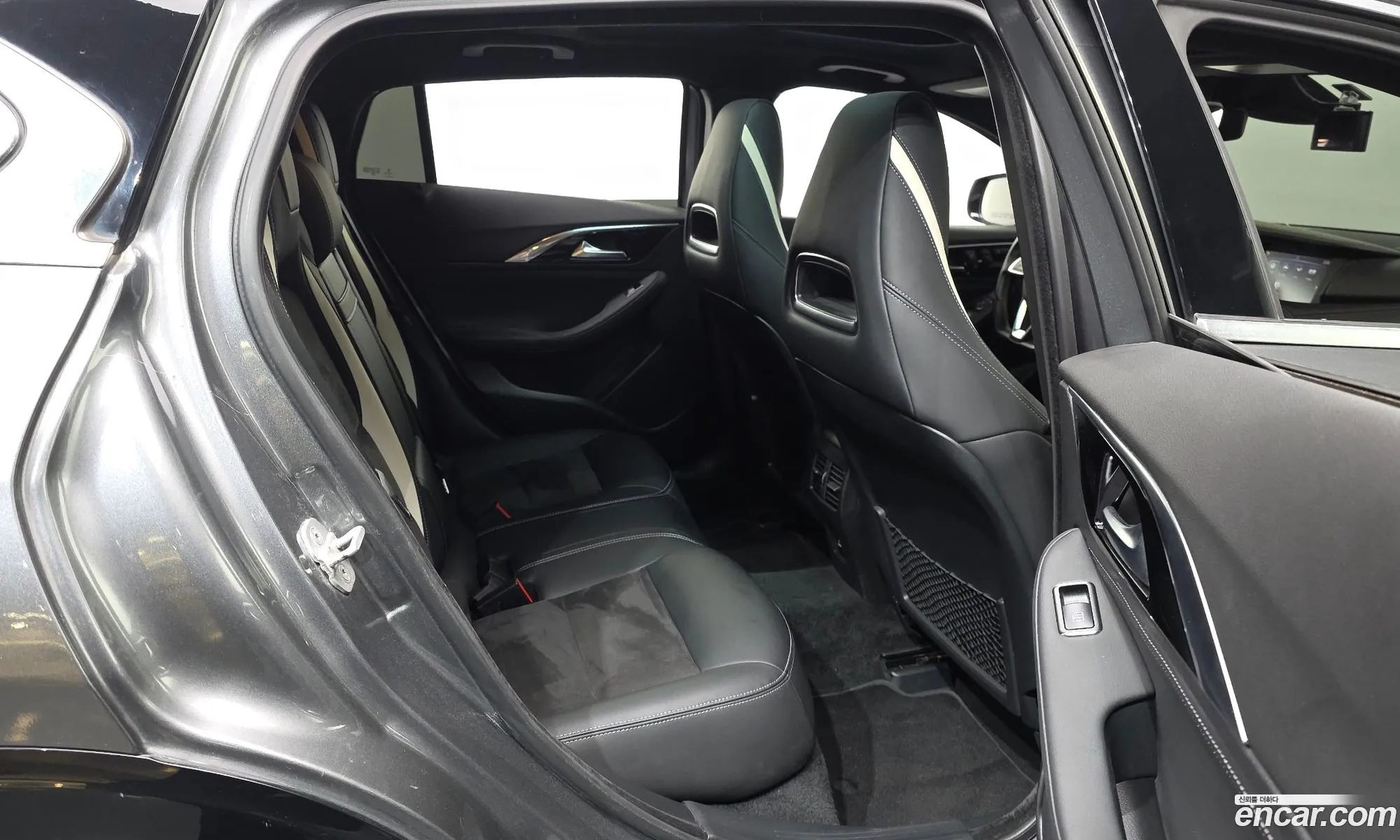 Infiniti Q30 2017 SJKCH53E7HA051637 — 19