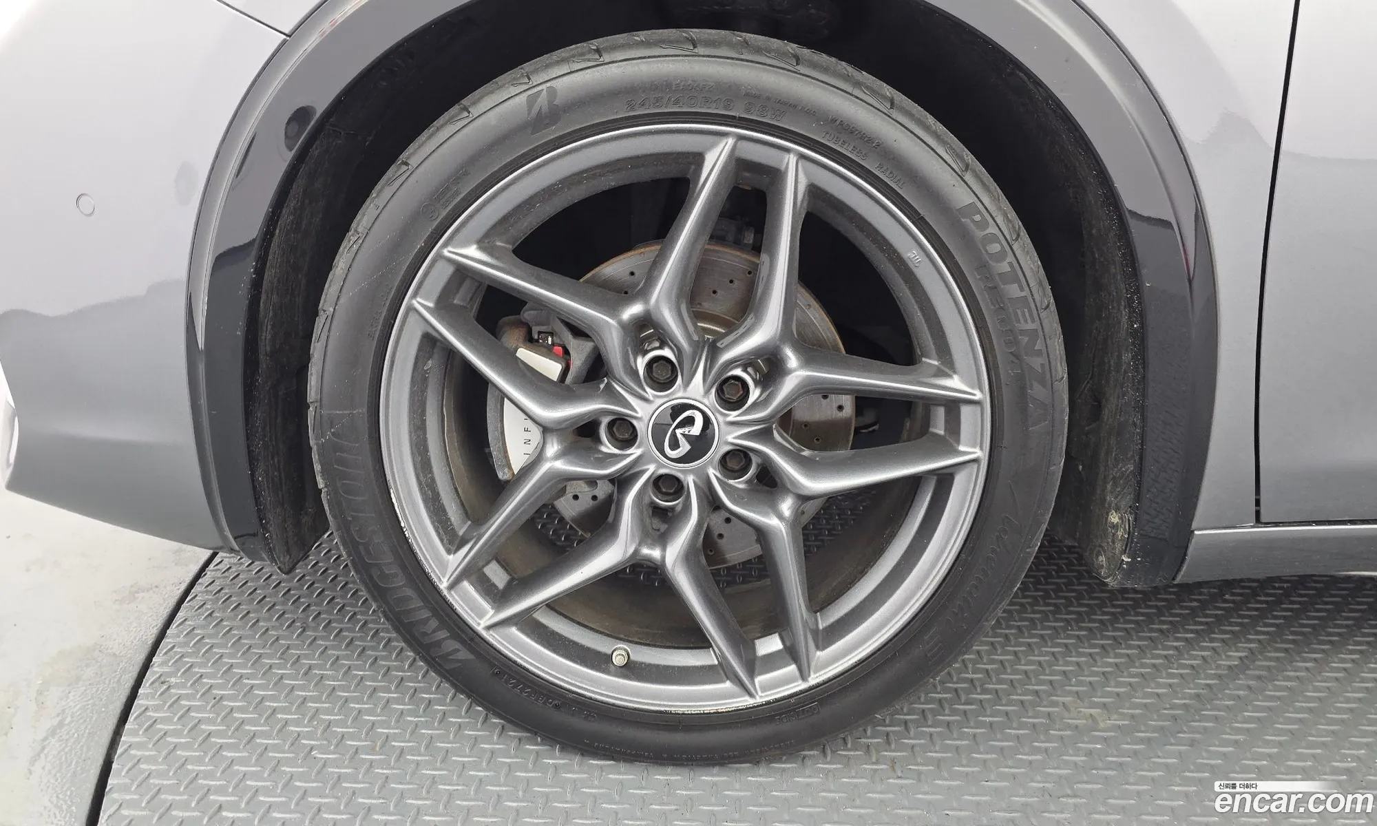 Infiniti Q30 2017 SJKCH53E7HA051637 — 3