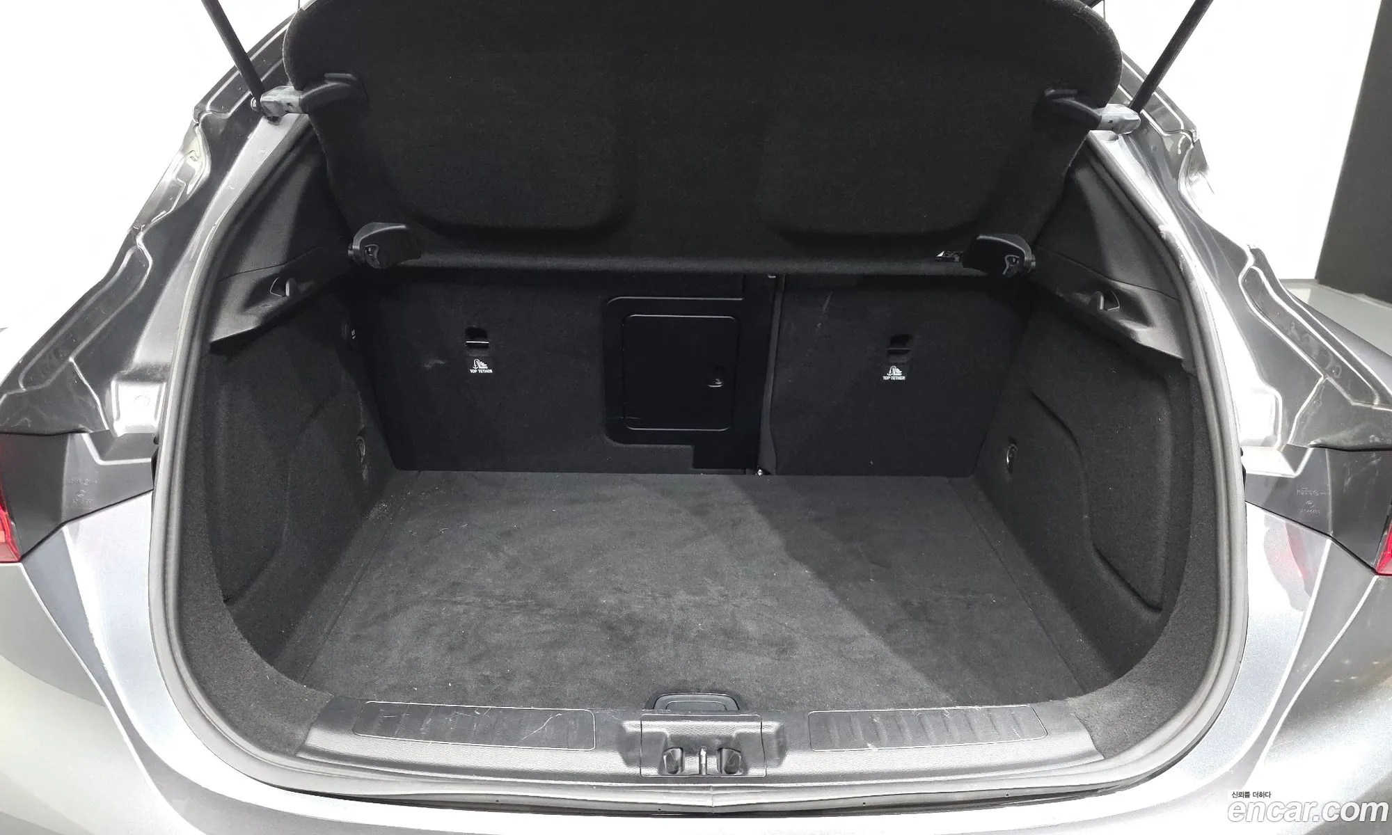 Infiniti Q30 2017 SJKCH53E7HA051637 — 32