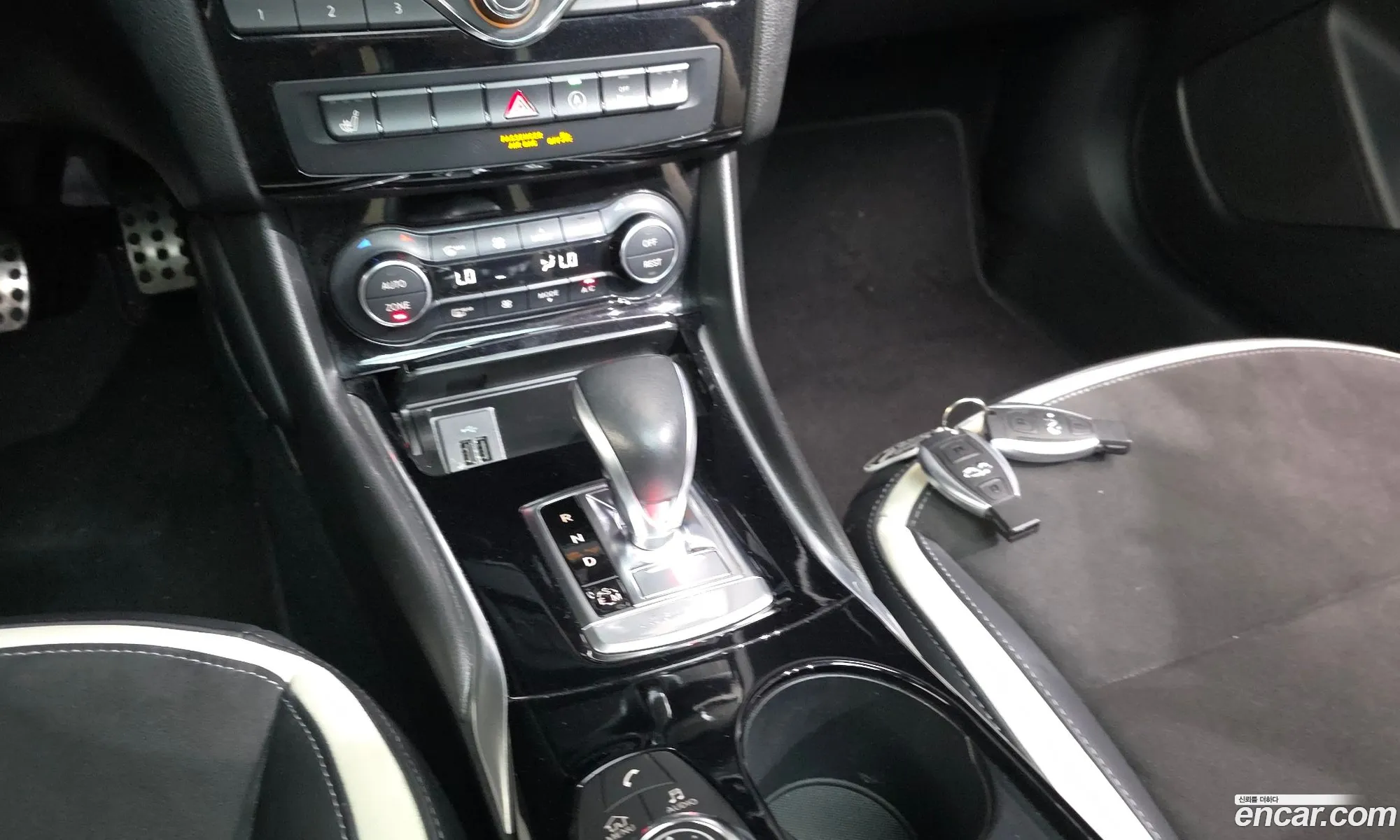 Infiniti Q30 2017 SJKCH53E7HA051637 — 7