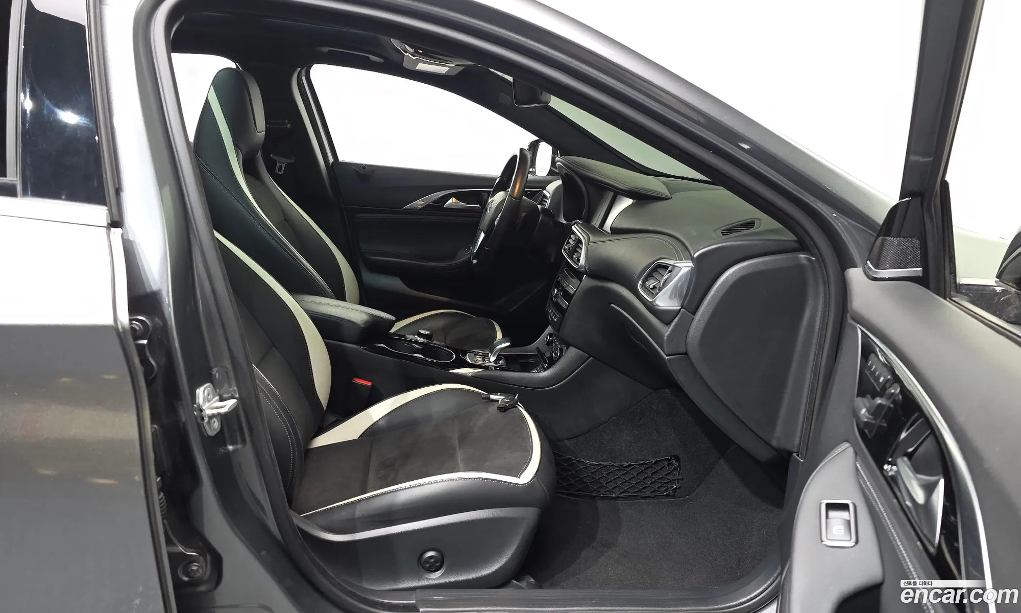 Infiniti Q30 2017 SJKCH53E7HA051637 — 18