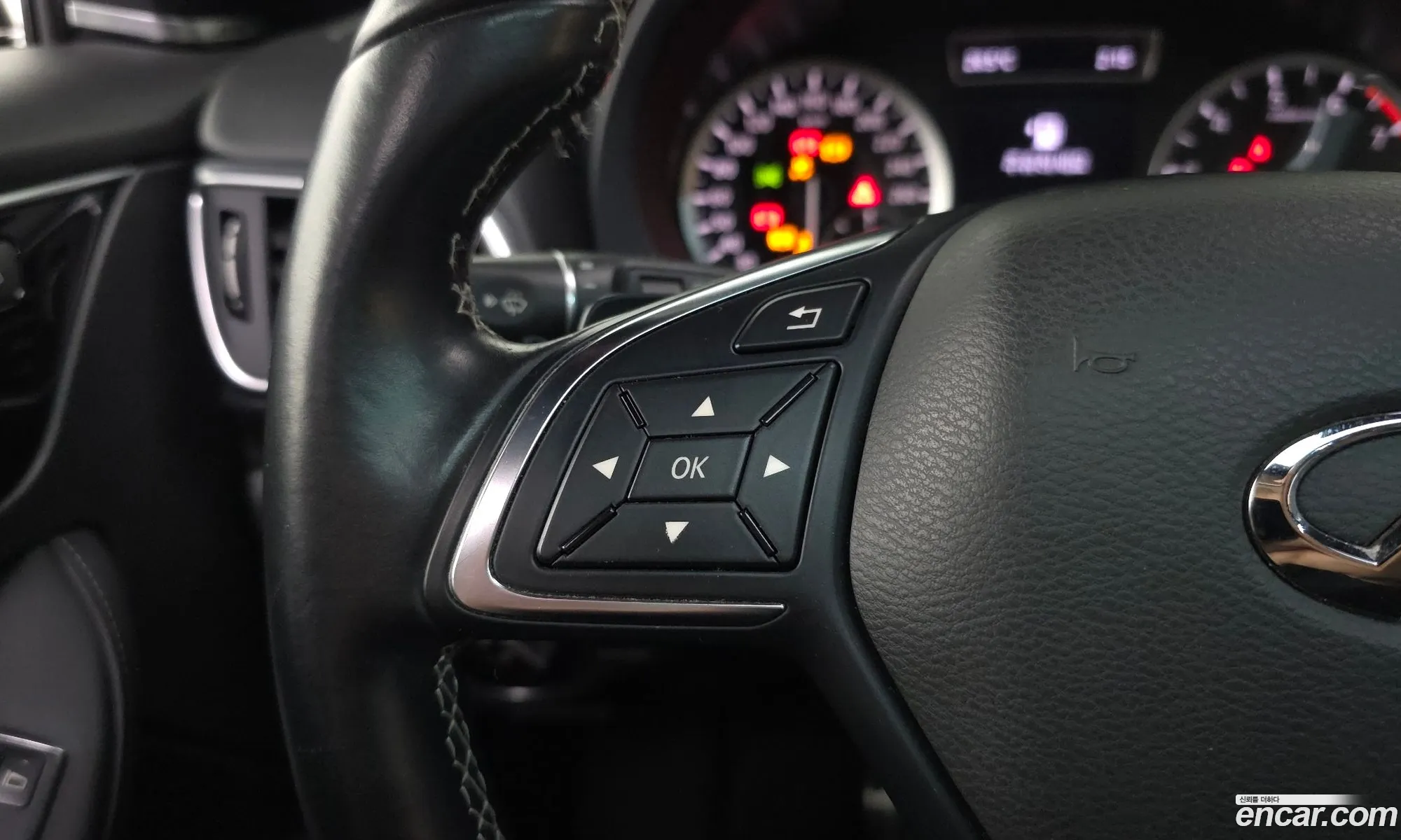 Infiniti Q30 2017 SJKCH53E7HA051637 — 26