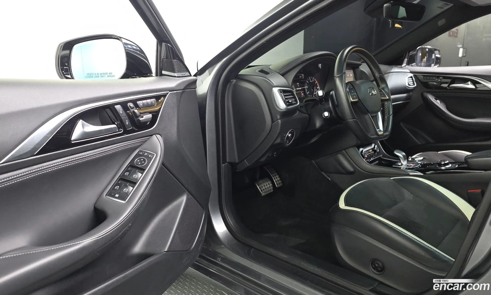 Infiniti Q30 2017 SJKCH53E7HA051637 — 31