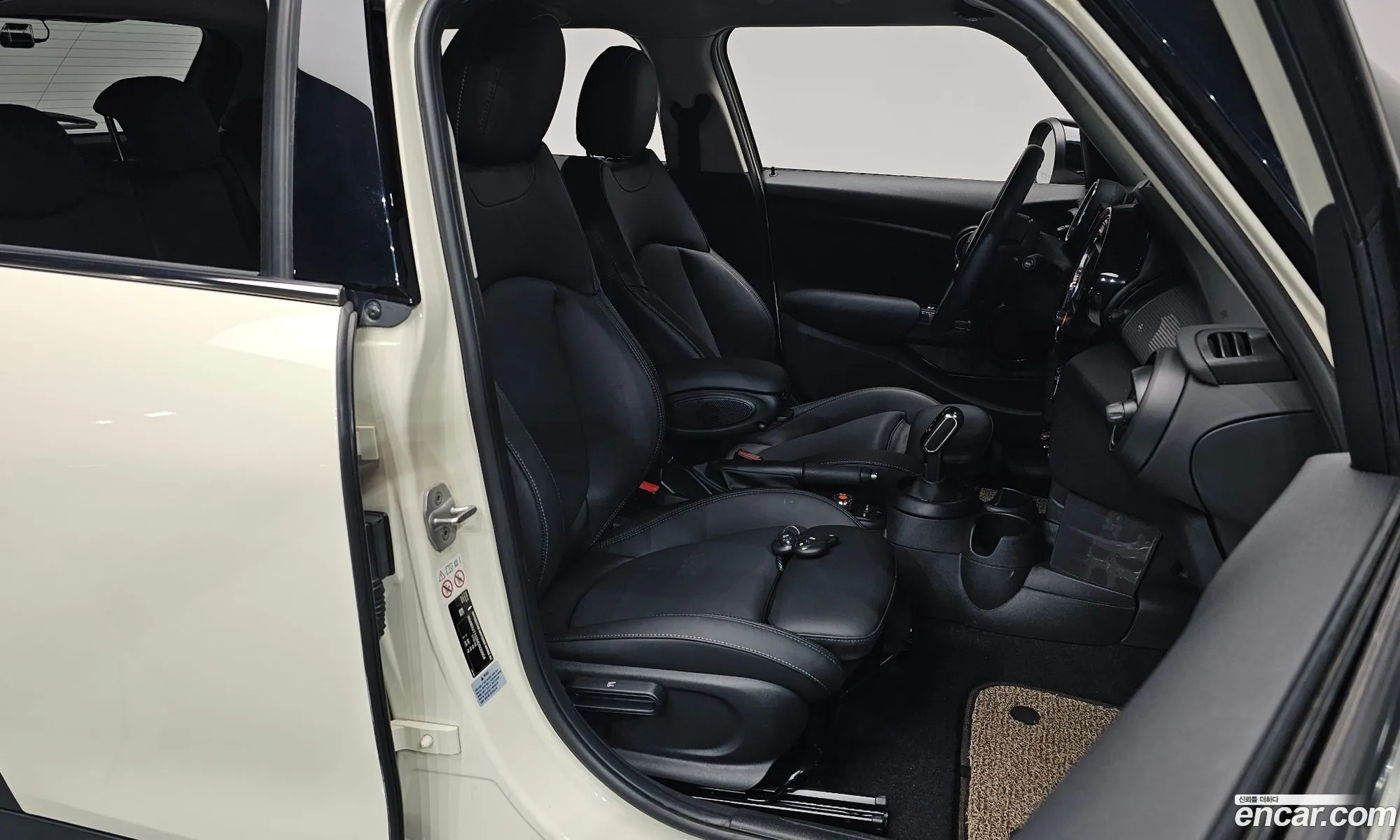 Mini Cooper 2020 WMWXV7102M2N30954 — 10