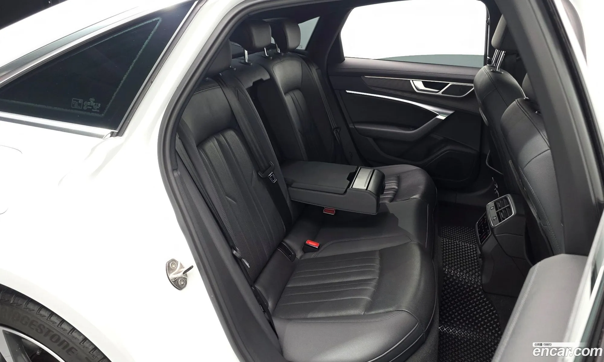 Audi A6 2022 WAUZZZF24NN040616 — 16