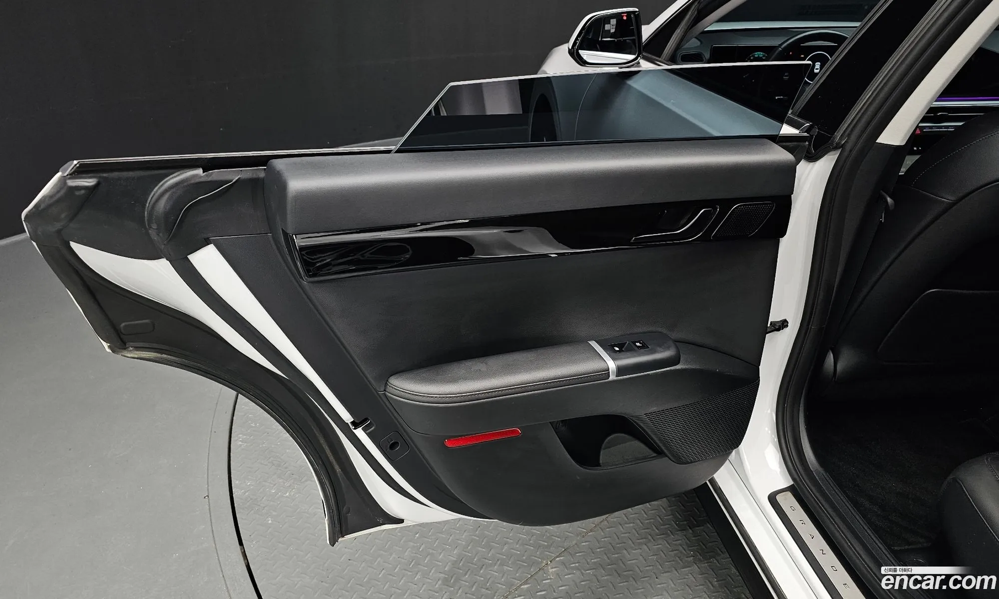Hyundai Grandeur Hybrid 2024 — 27