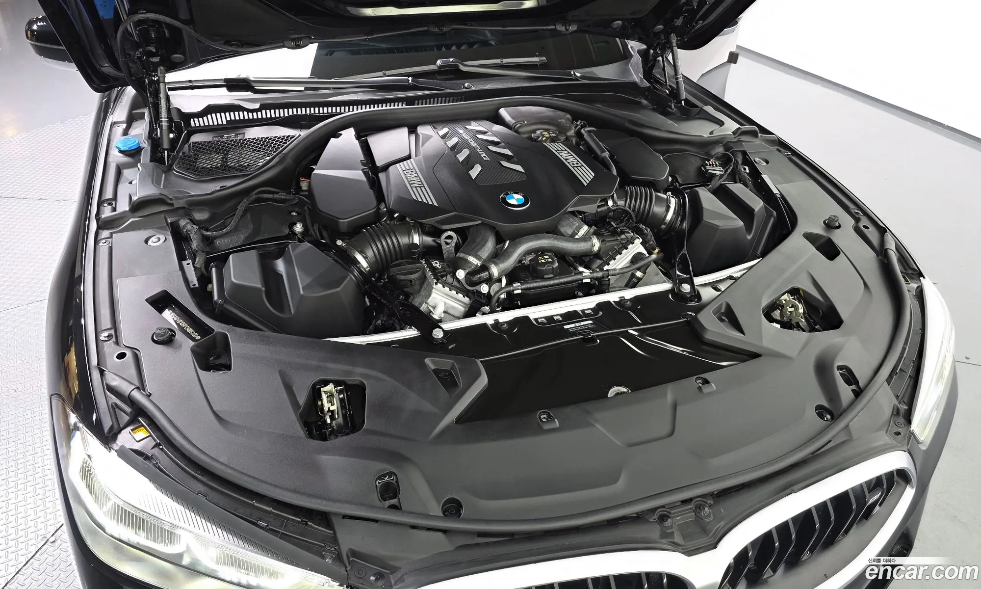 BMW 8 Series 2023 — 8