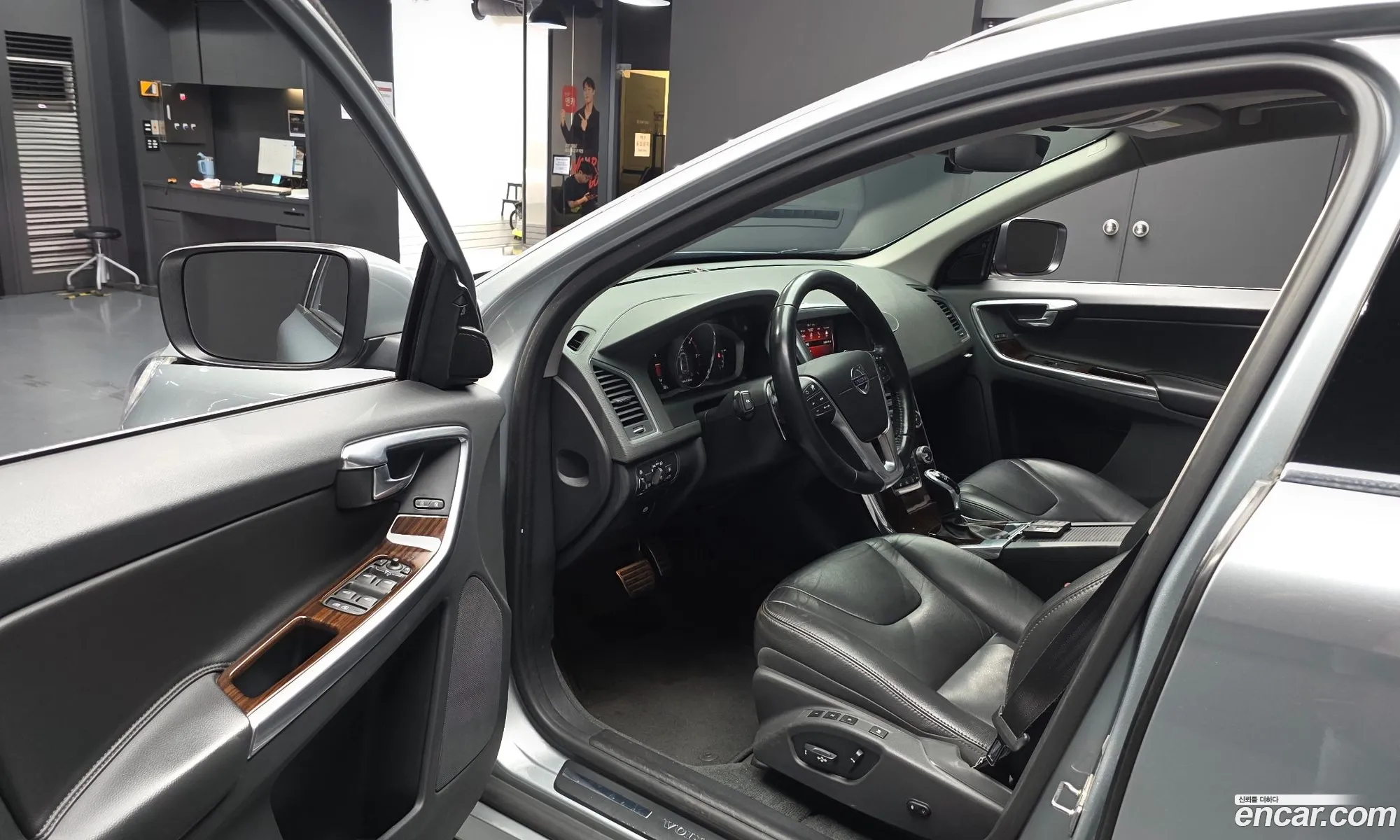 Volvo XC60 2017 YV1DZA8BDH2195335 — 6