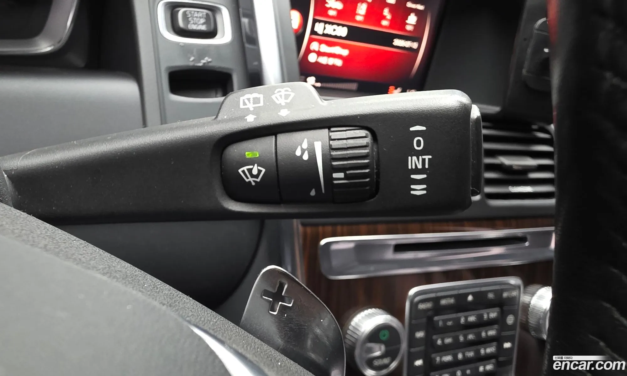 Volvo XC60 2017 YV1DZA8BDH2195335 — 17
