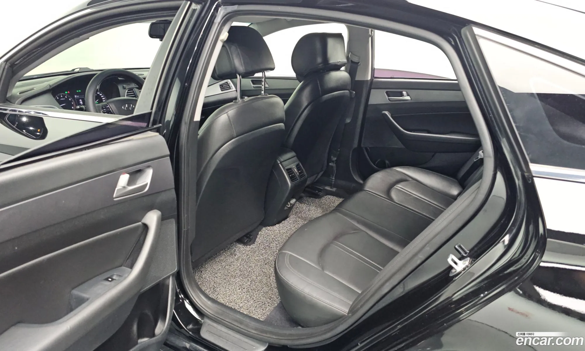 Hyundai LF Sonata 2016 — 17