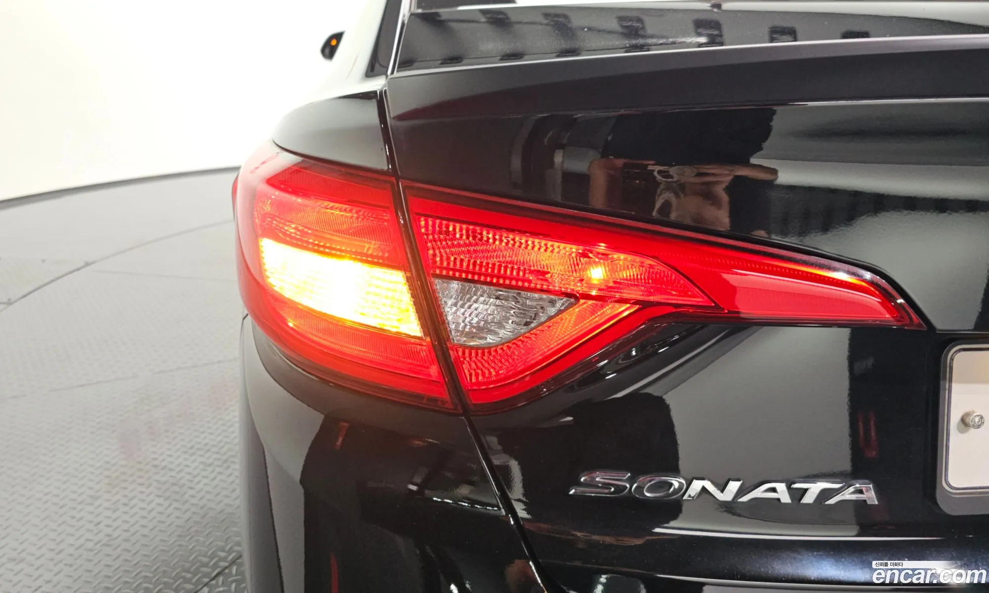 Hyundai LF Sonata 2016 — 16
