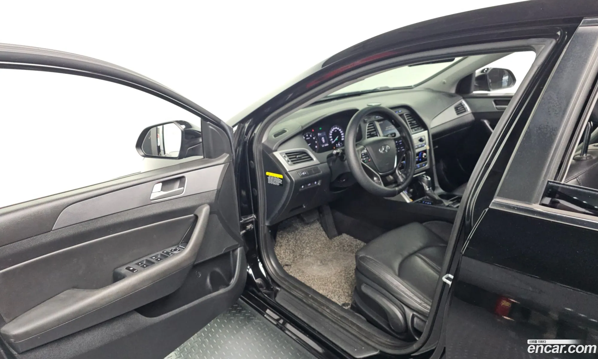 Hyundai LF Sonata 2016 — 33
