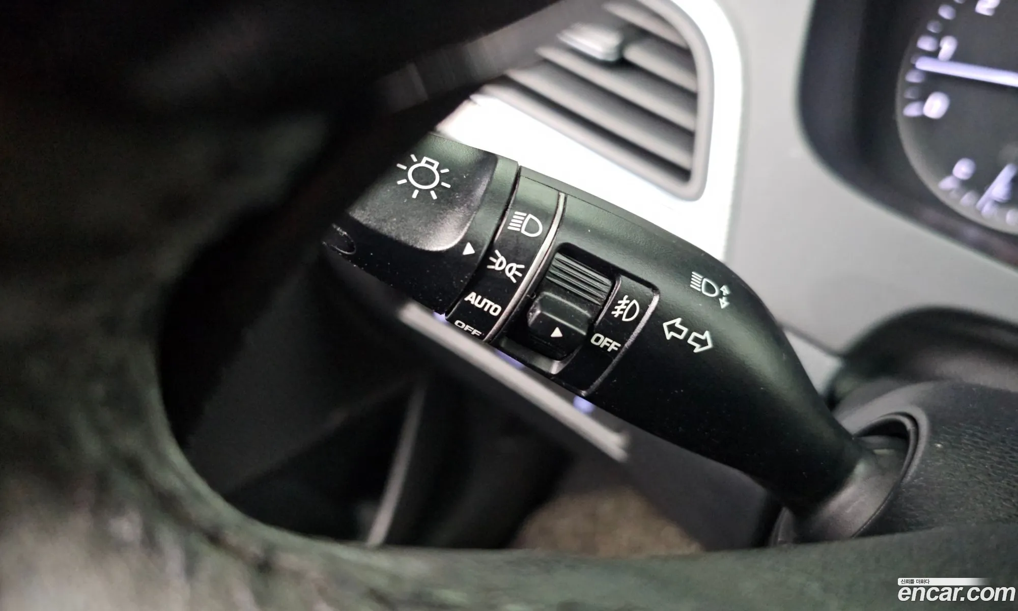 Hyundai LF Sonata 2016 — 32