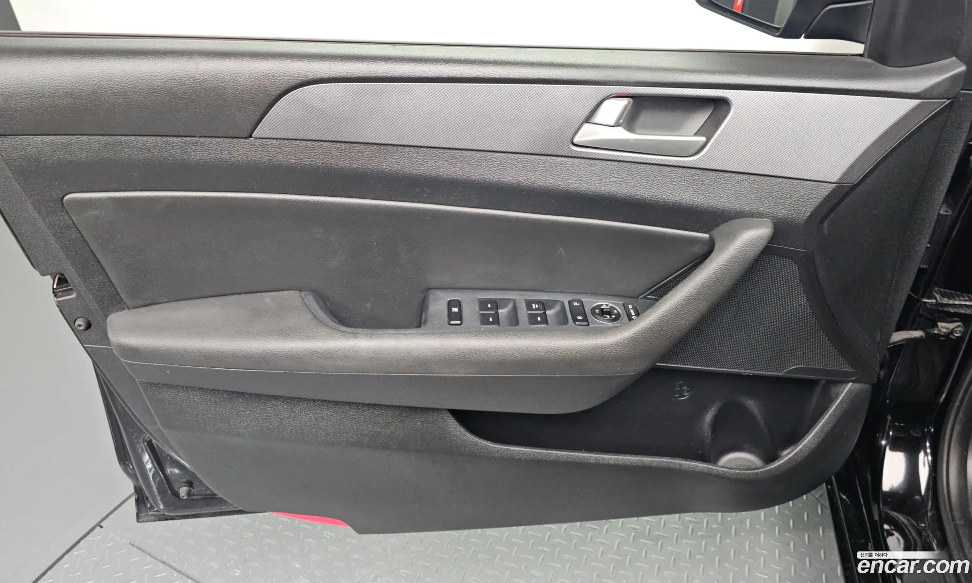 Hyundai LF Sonata 2016 — 22