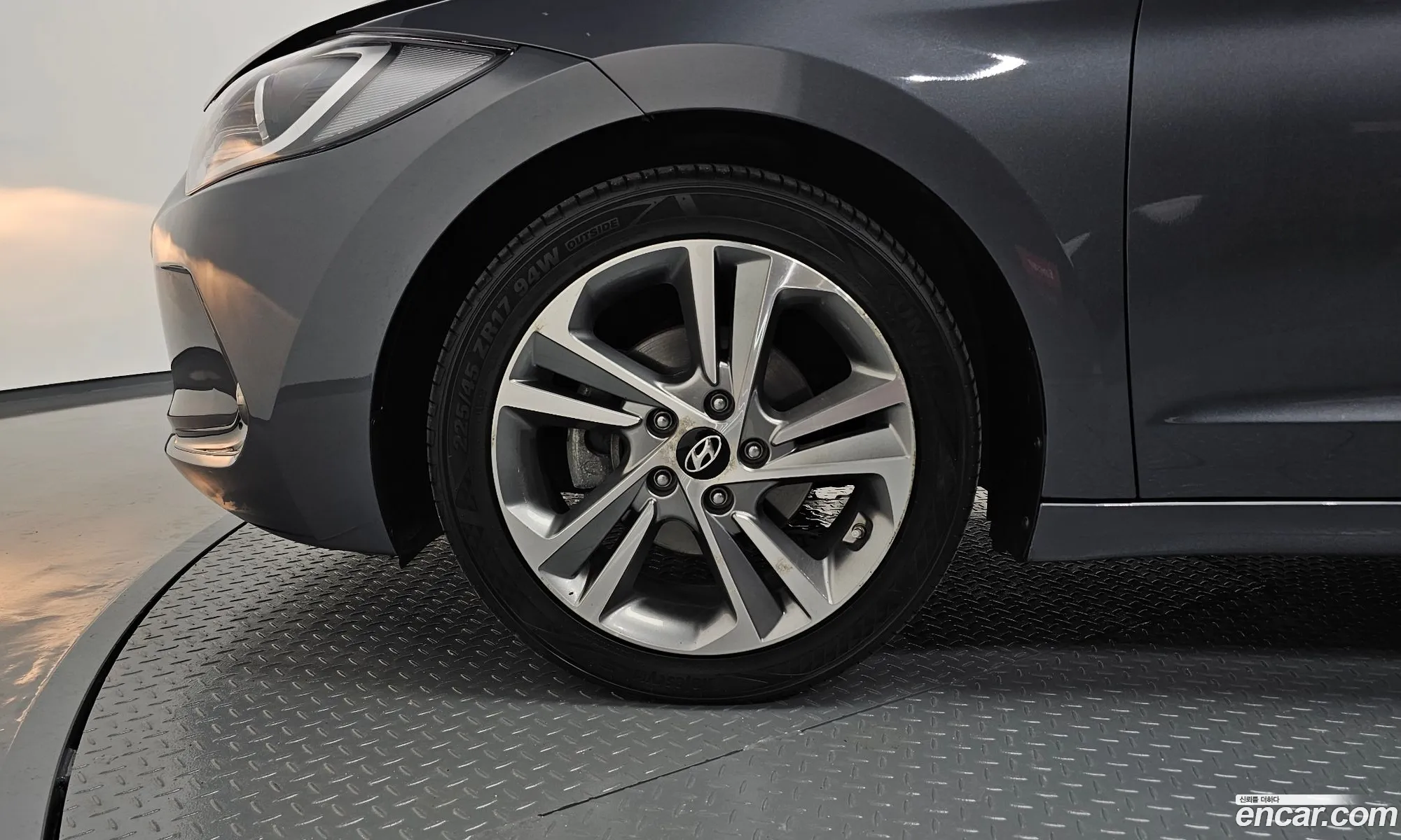 Hyundai Elantra AD 2018 — 17
