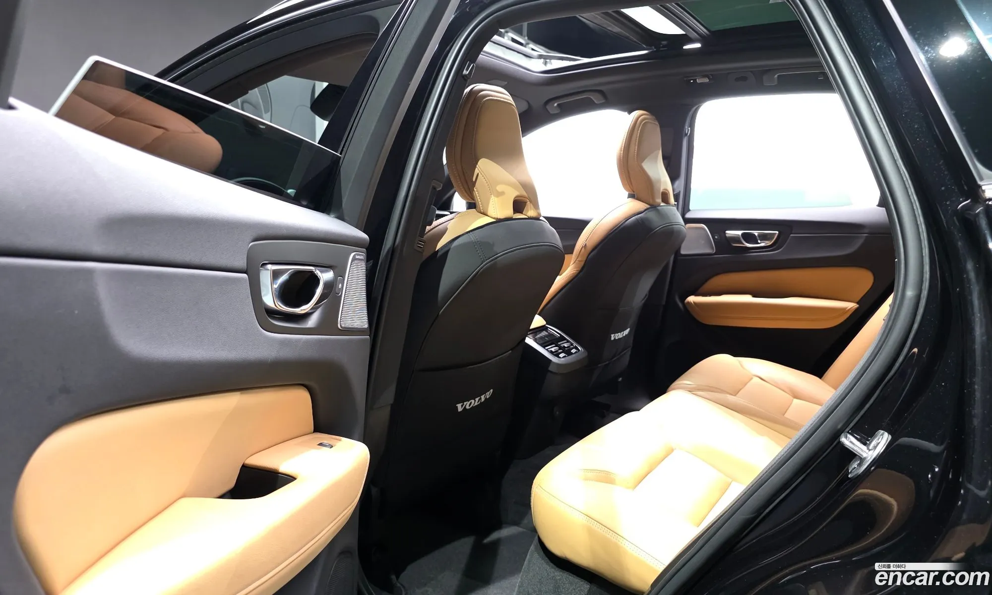 Volvo XC60 2022 YV1UZL12CN1987216 — 34