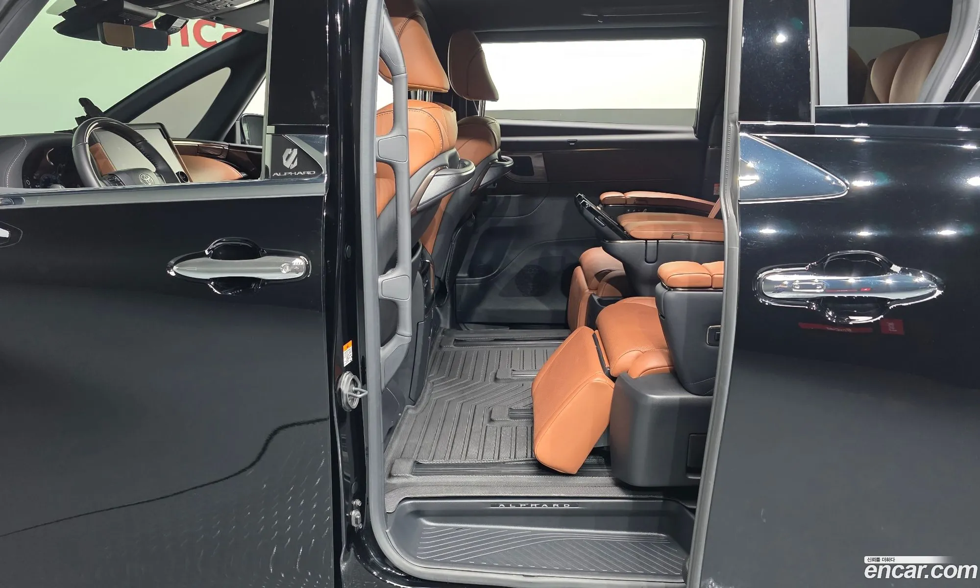Toyota Alphard 2025 — 2