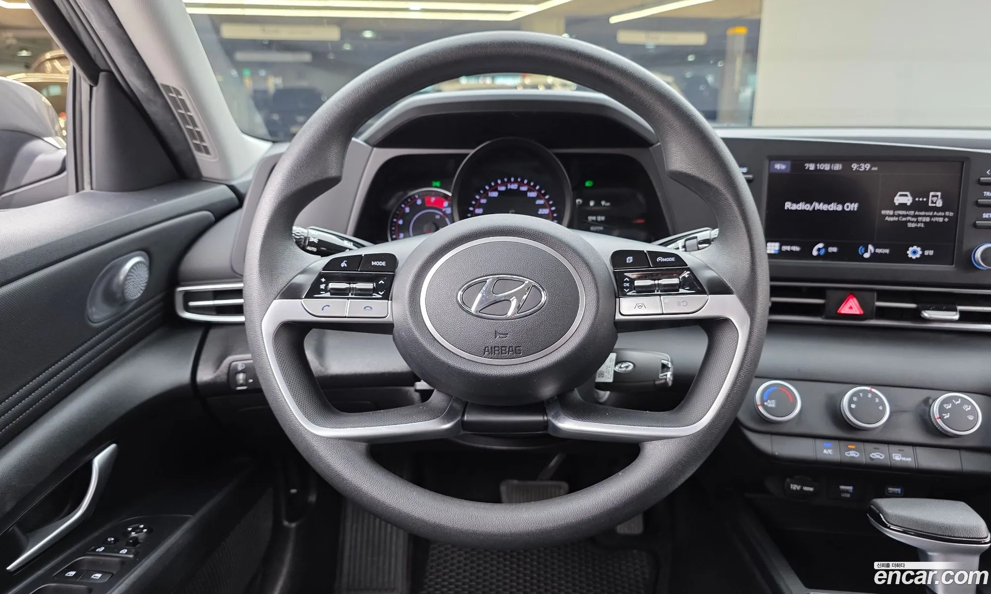 Hyundai Elantra 2022 — 17