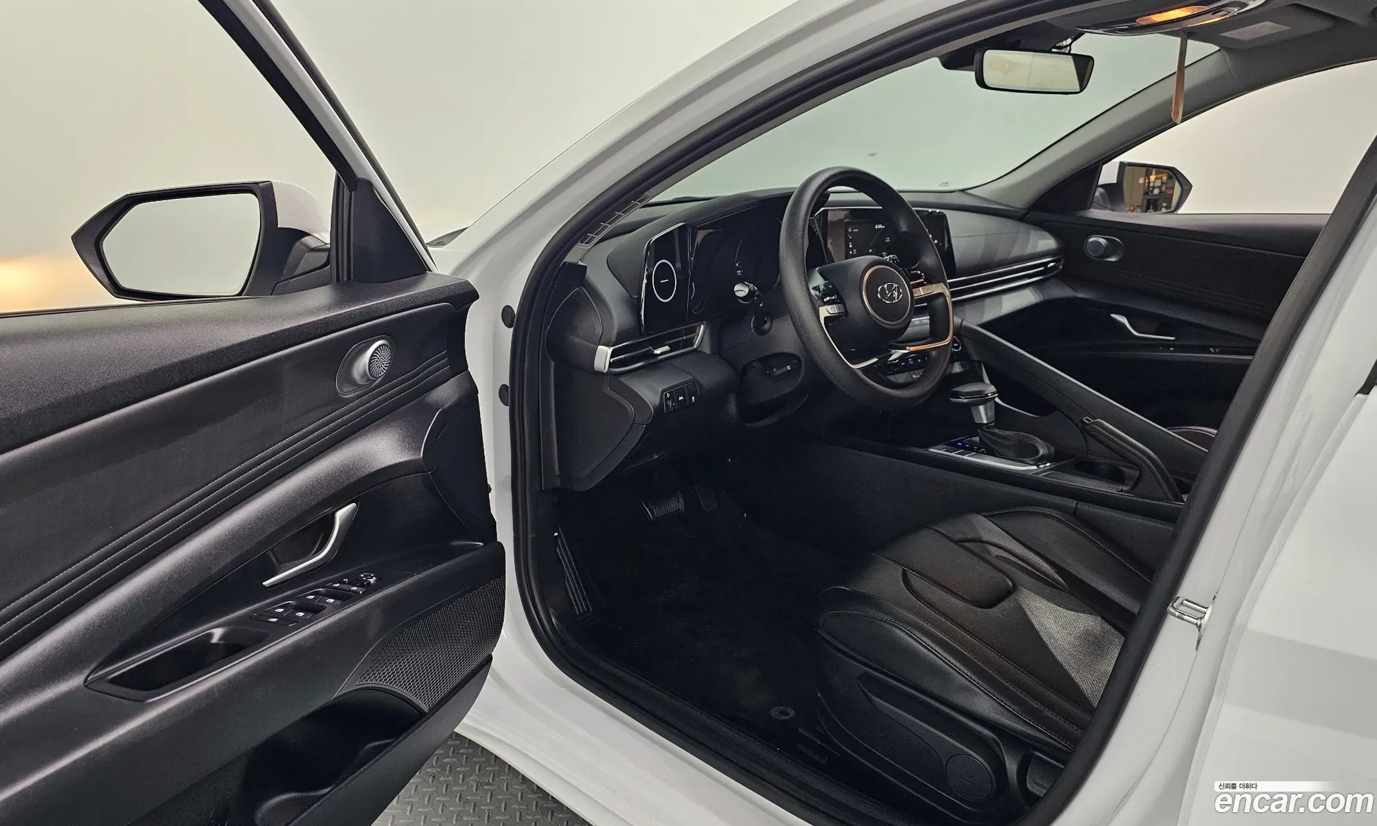 Hyundai Elantra 2021 — 17
