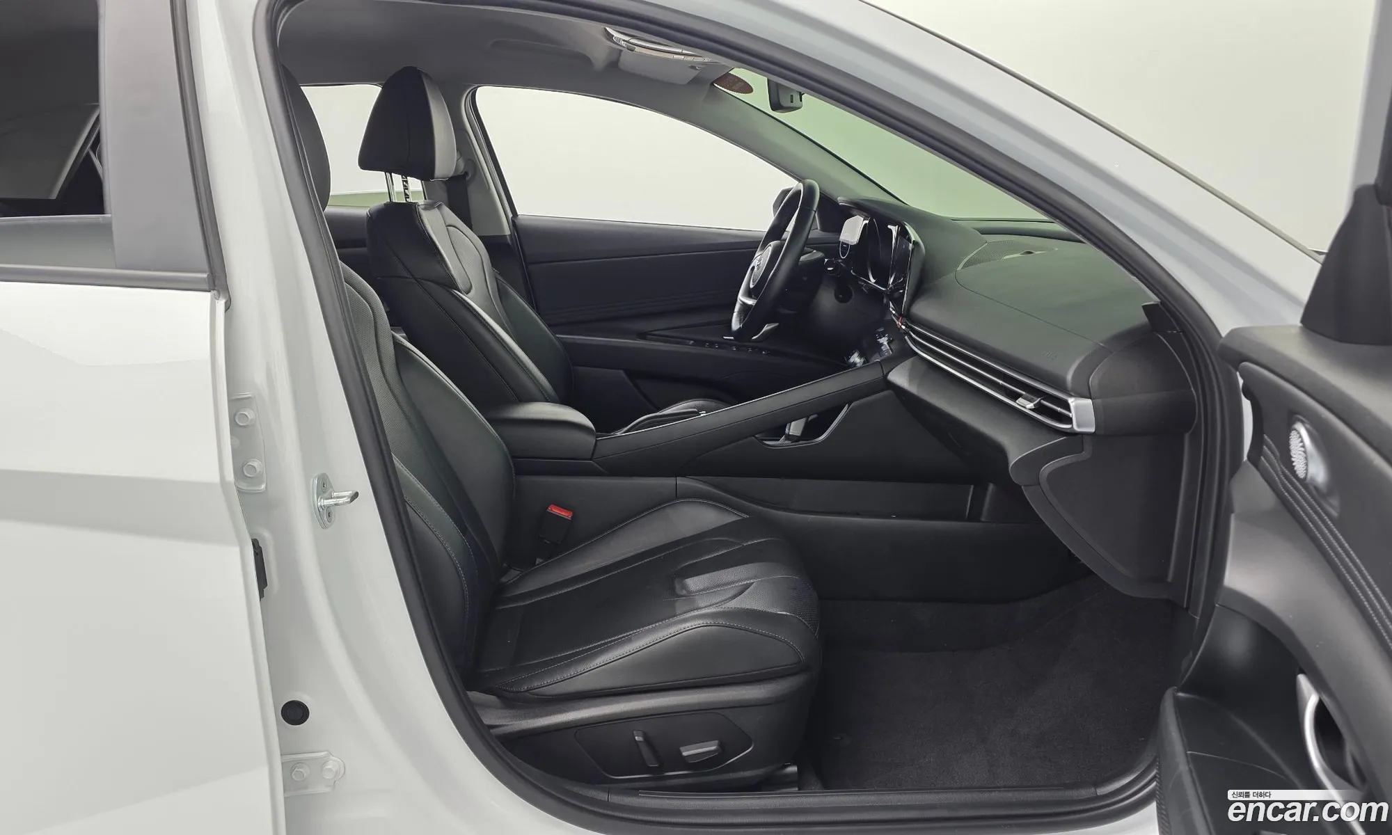 Hyundai Elantra 2022 — 28