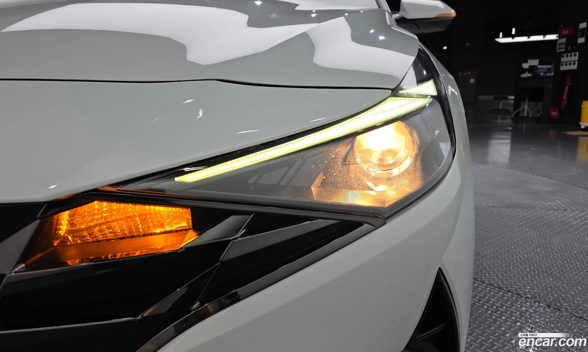 Hyundai Elantra 2022 — 32