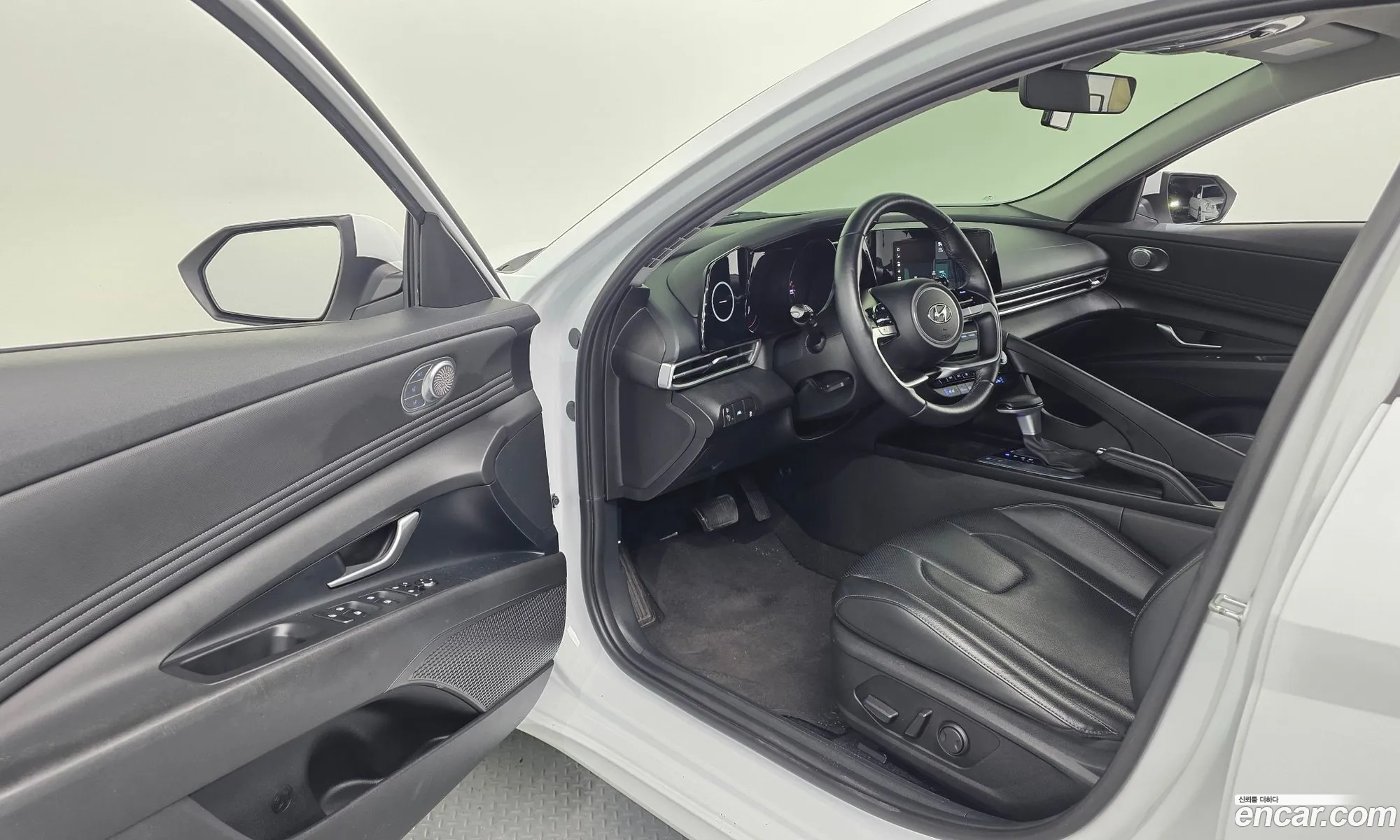 Hyundai Elantra 2022 — 10