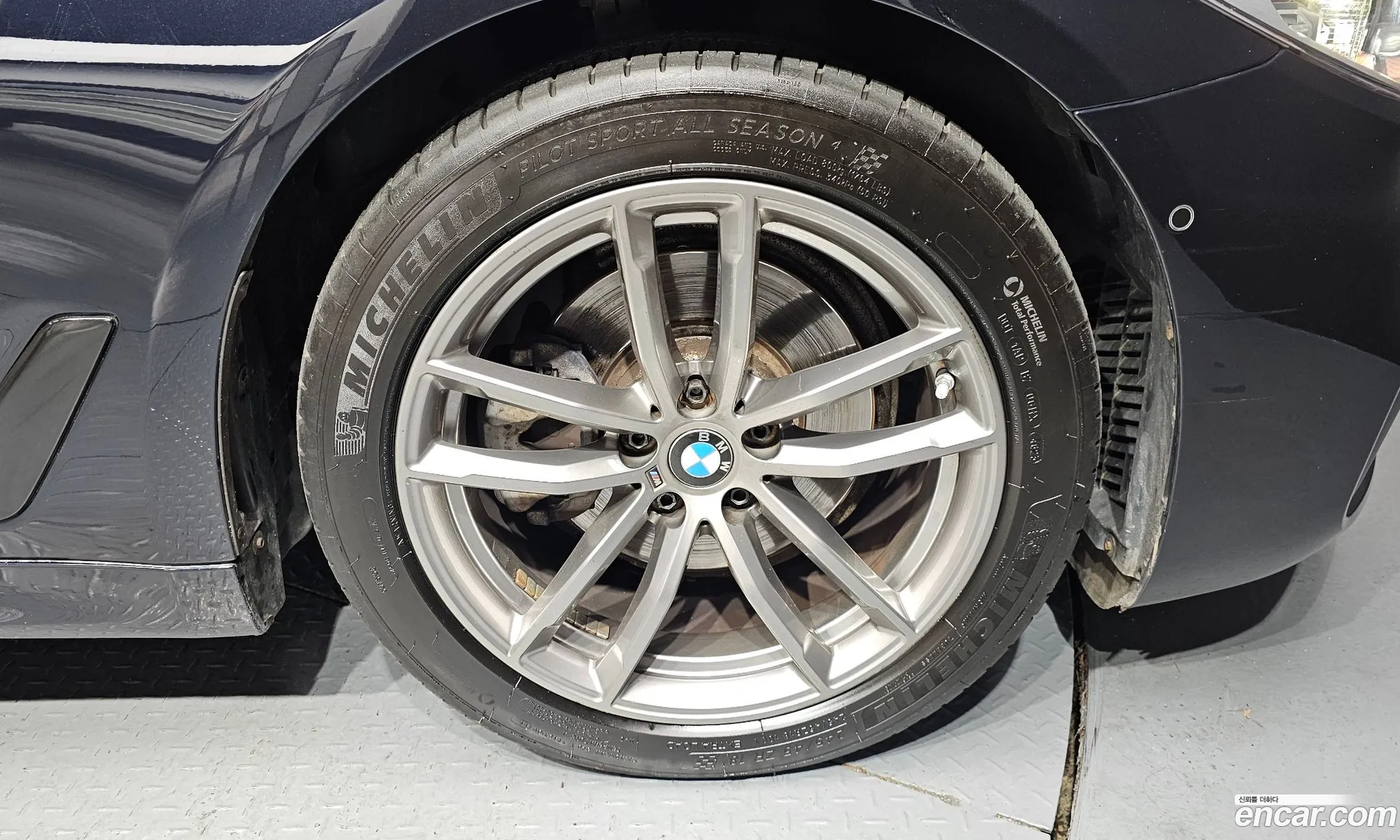 BMW 5 Series 2018 WBAJC3106JWB80479 — 18
