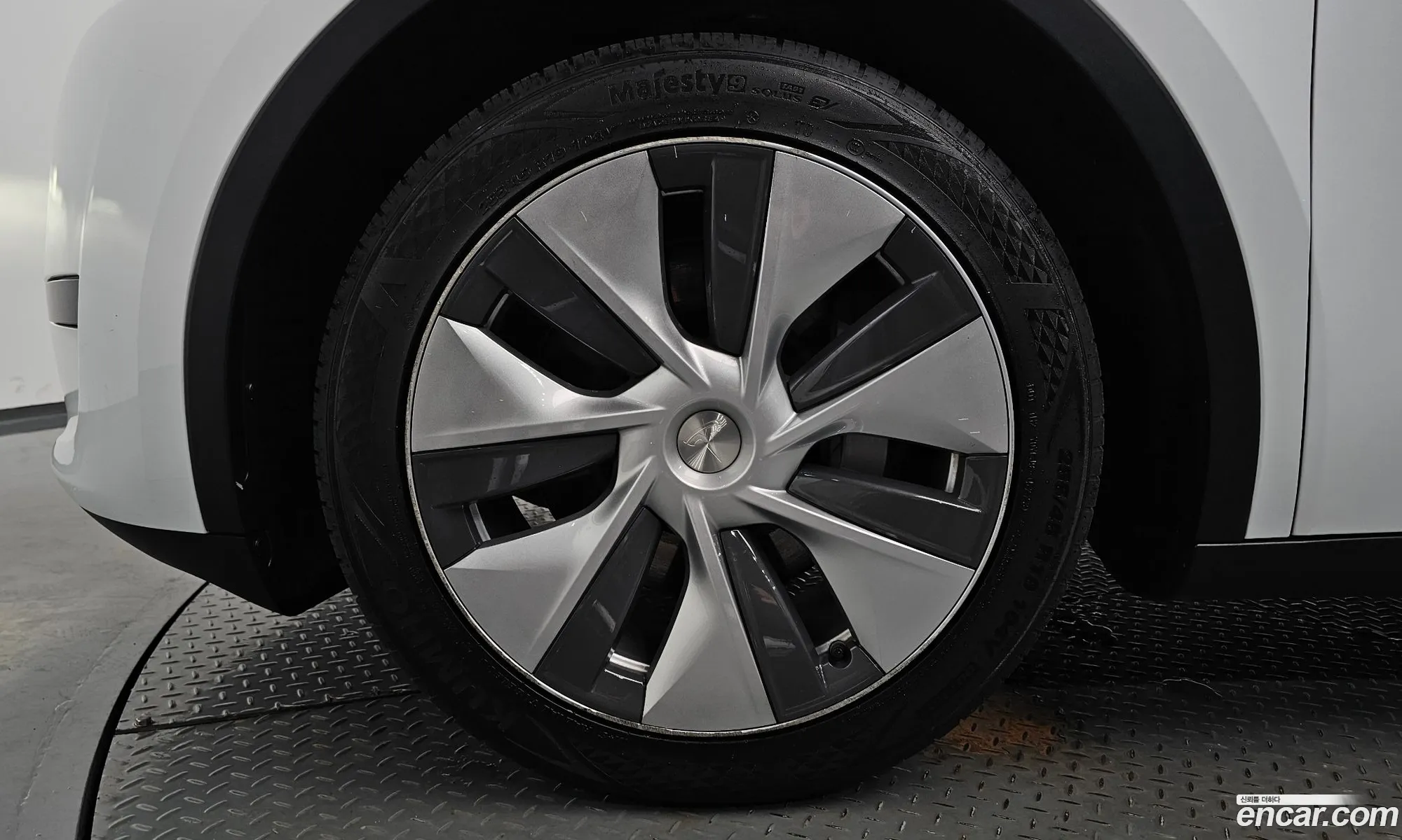 Tesla Model Y 2024 LRWYGCFSXRC425954 — 15