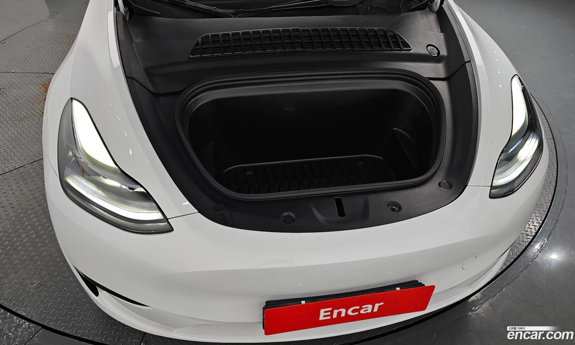 Tesla Model Y 2024 LRWYGCFSXRC425954 — 9