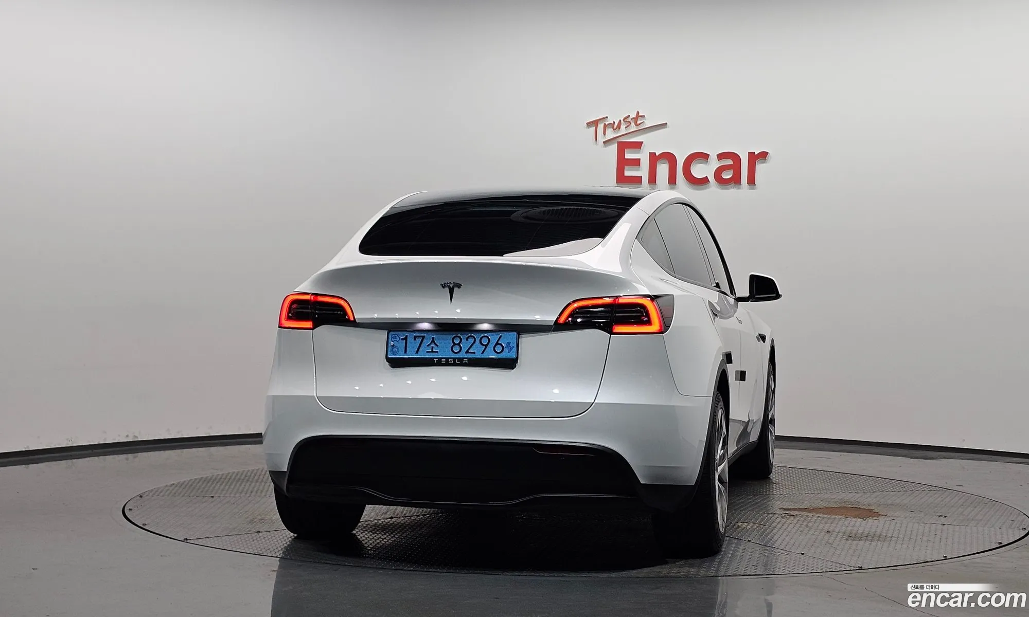 Tesla Model Y 2024 LRWYGCFSXRC425954 — 2