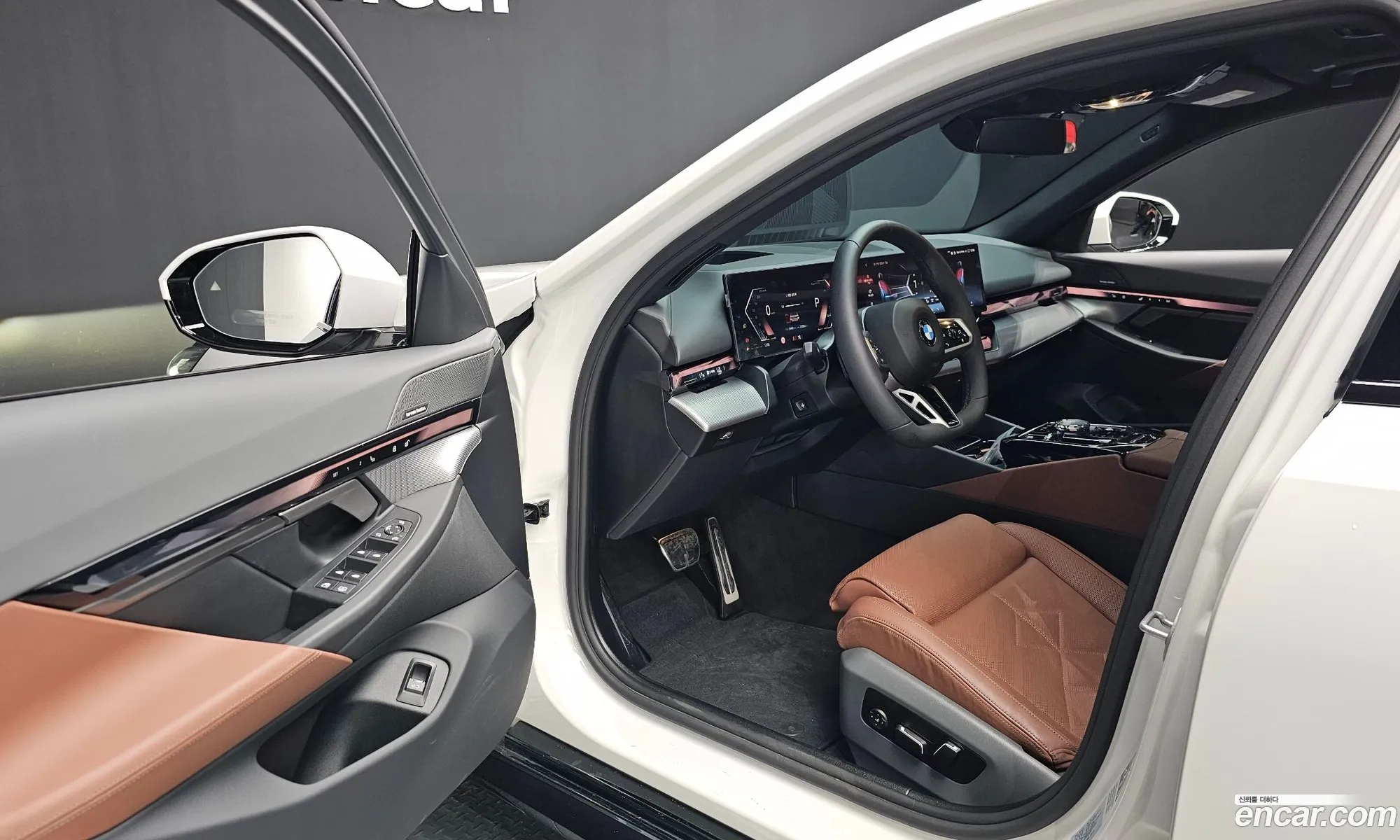 BMW 5 Series 2025 WBA51FJ0XSCU42657 — 2