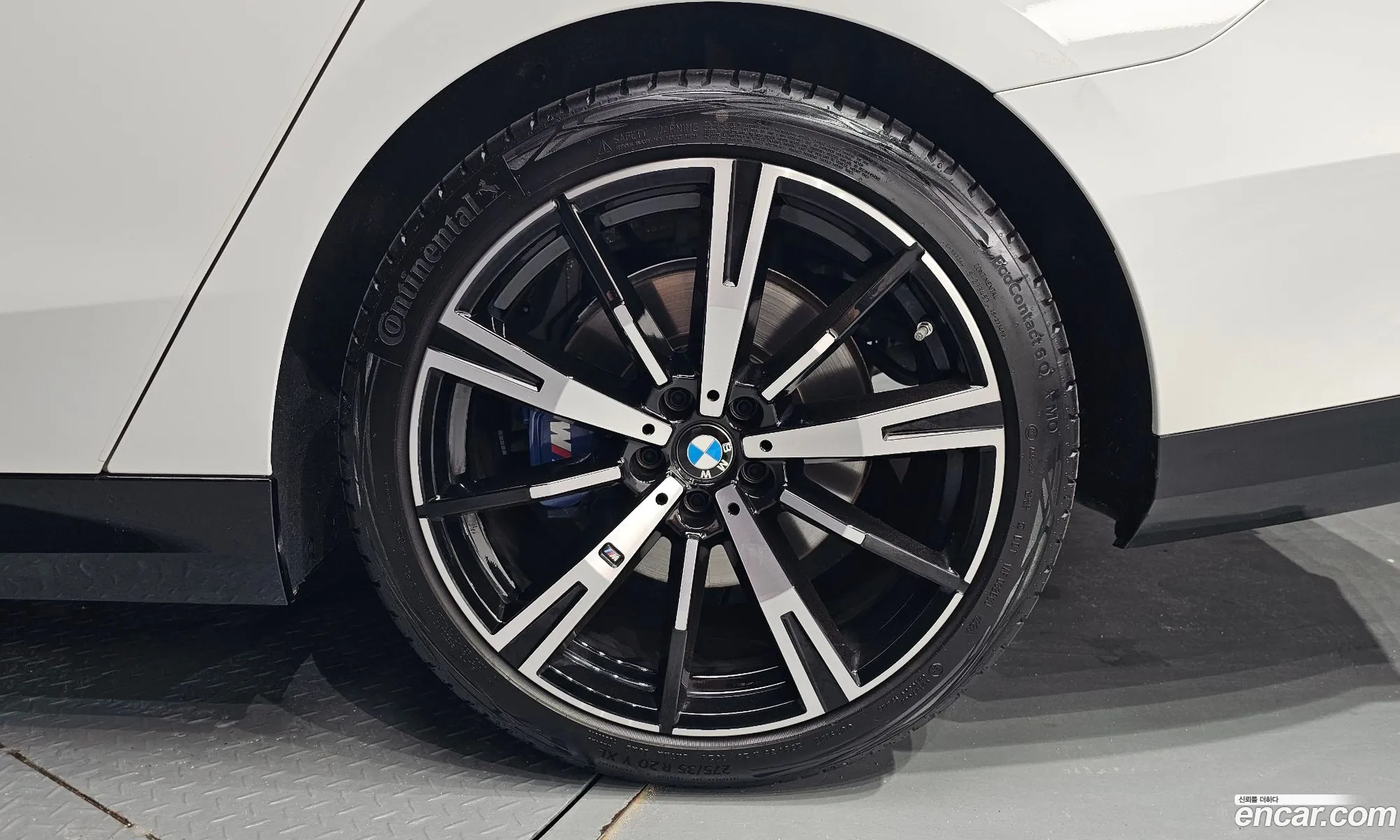 BMW 5 Series 2025 WBA51FJ0XSCU42657 — 28