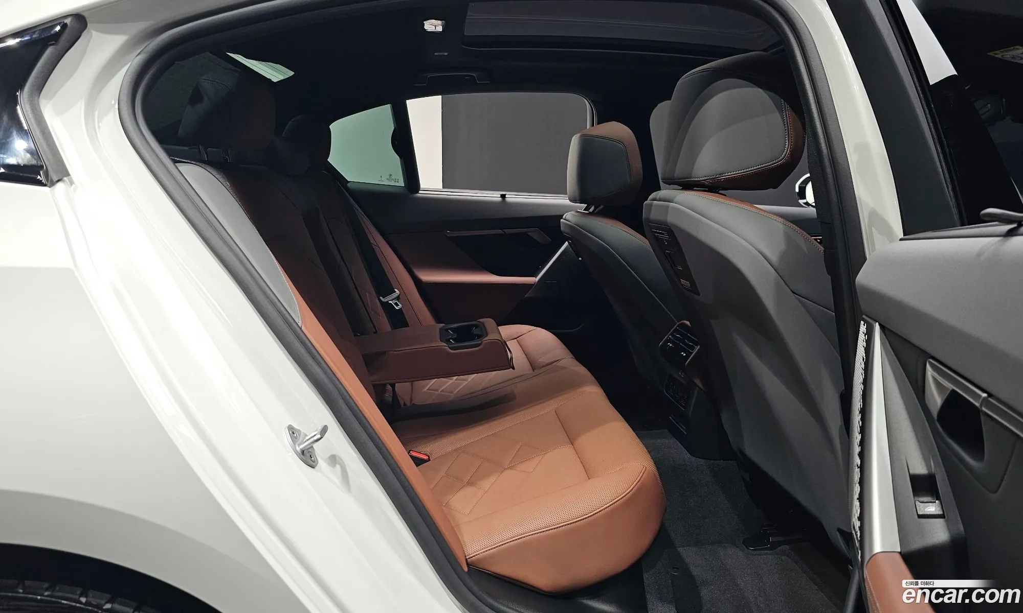 BMW 5 Series 2025 WBA51FJ0XSCU42657 — 18