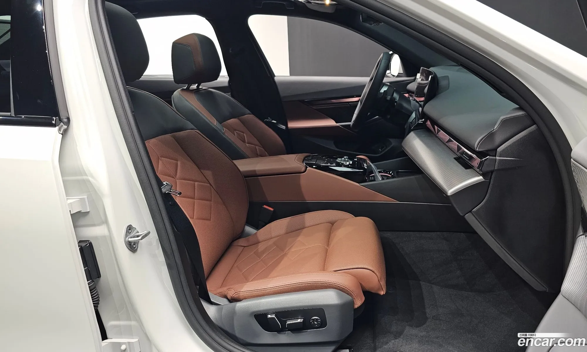 BMW 5 Series 2025 WBA51FJ0XSCU42657 — 23