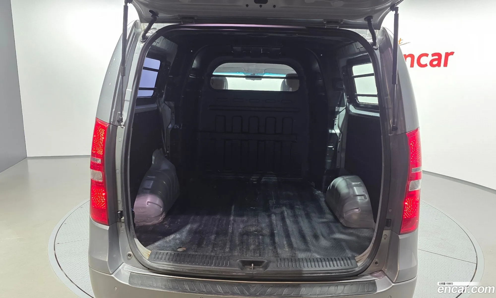Hyundai Grand Starex 2016 — 31