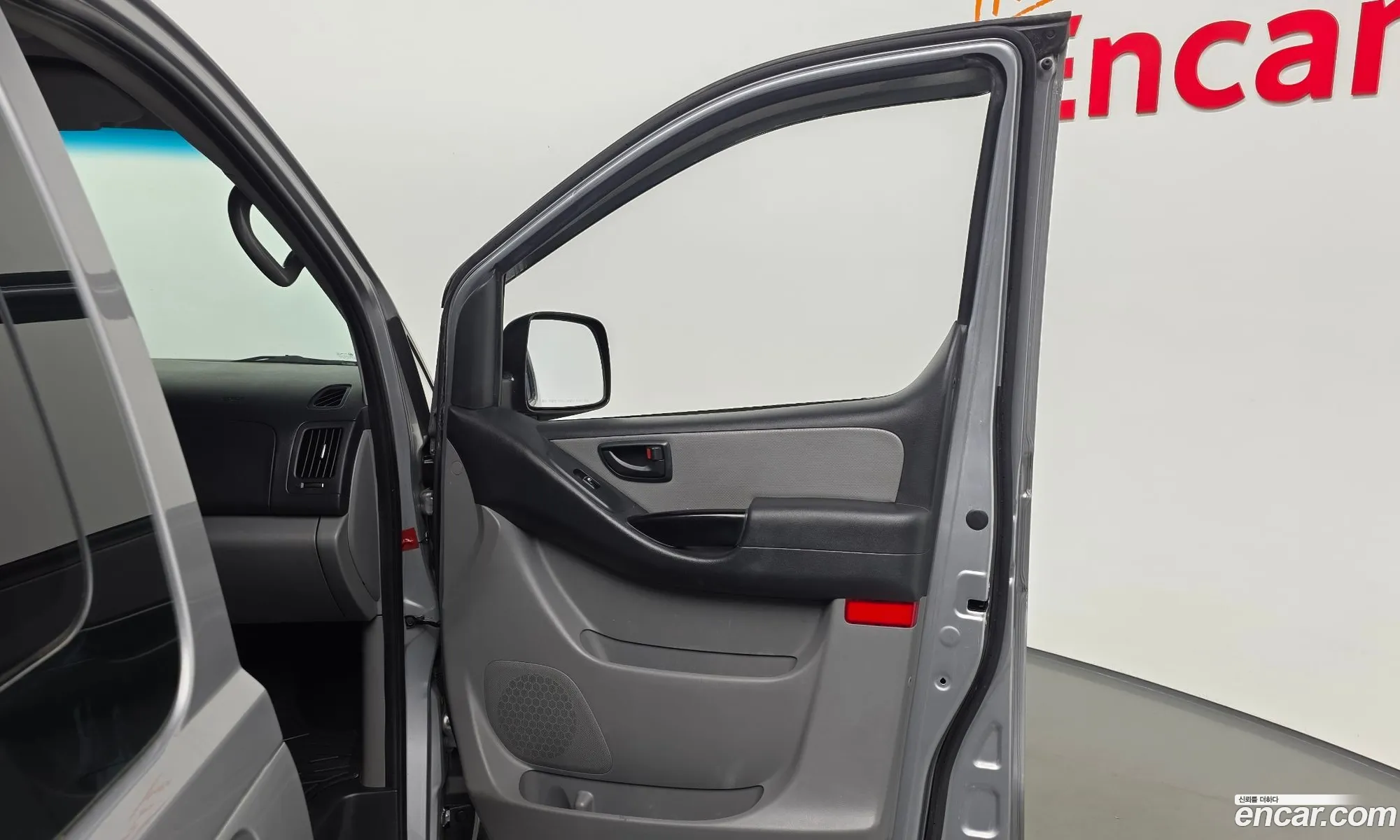 Hyundai Grand Starex 2016 — 23
