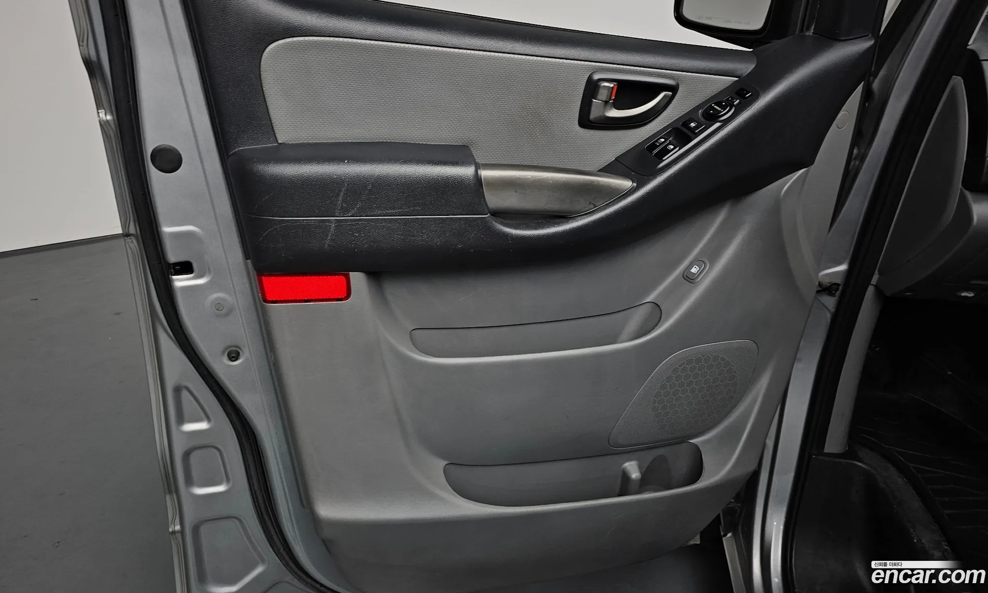 Hyundai Grand Starex 2012 — 32